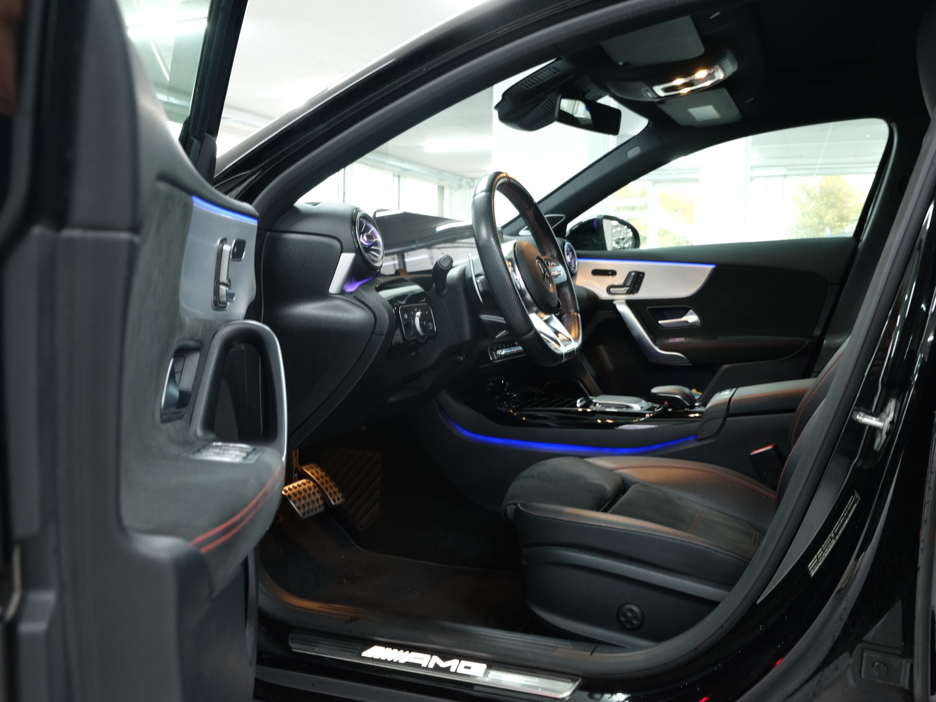 MERCEDES-BENZ A 35 AMG 4Matic Edition 1 Speedshift *Burmester* *360 Kamera* *AMG Performance*-image-14