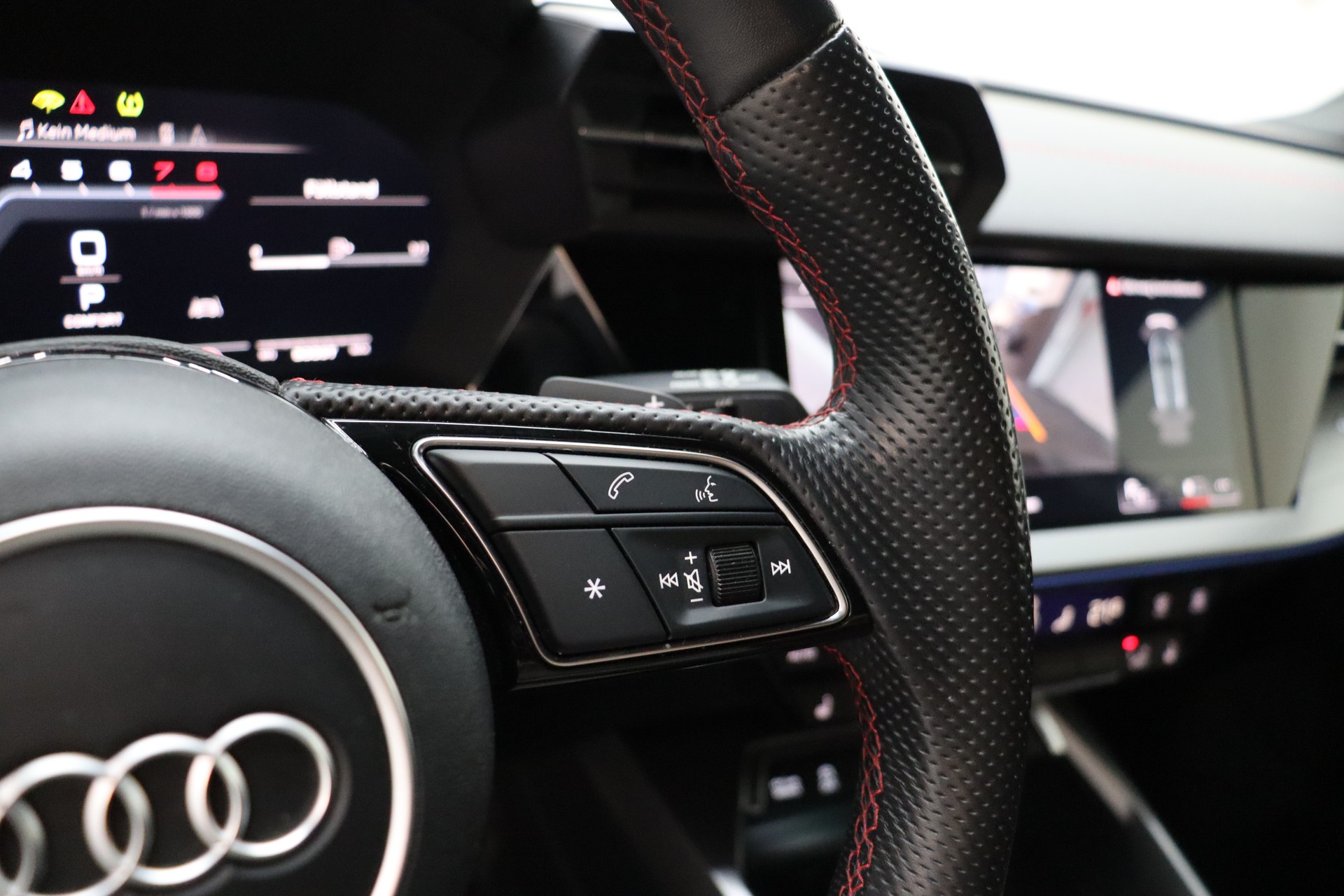 AUDI S3 Sportback 2.0 TFSI quattro S-tronic-image-21