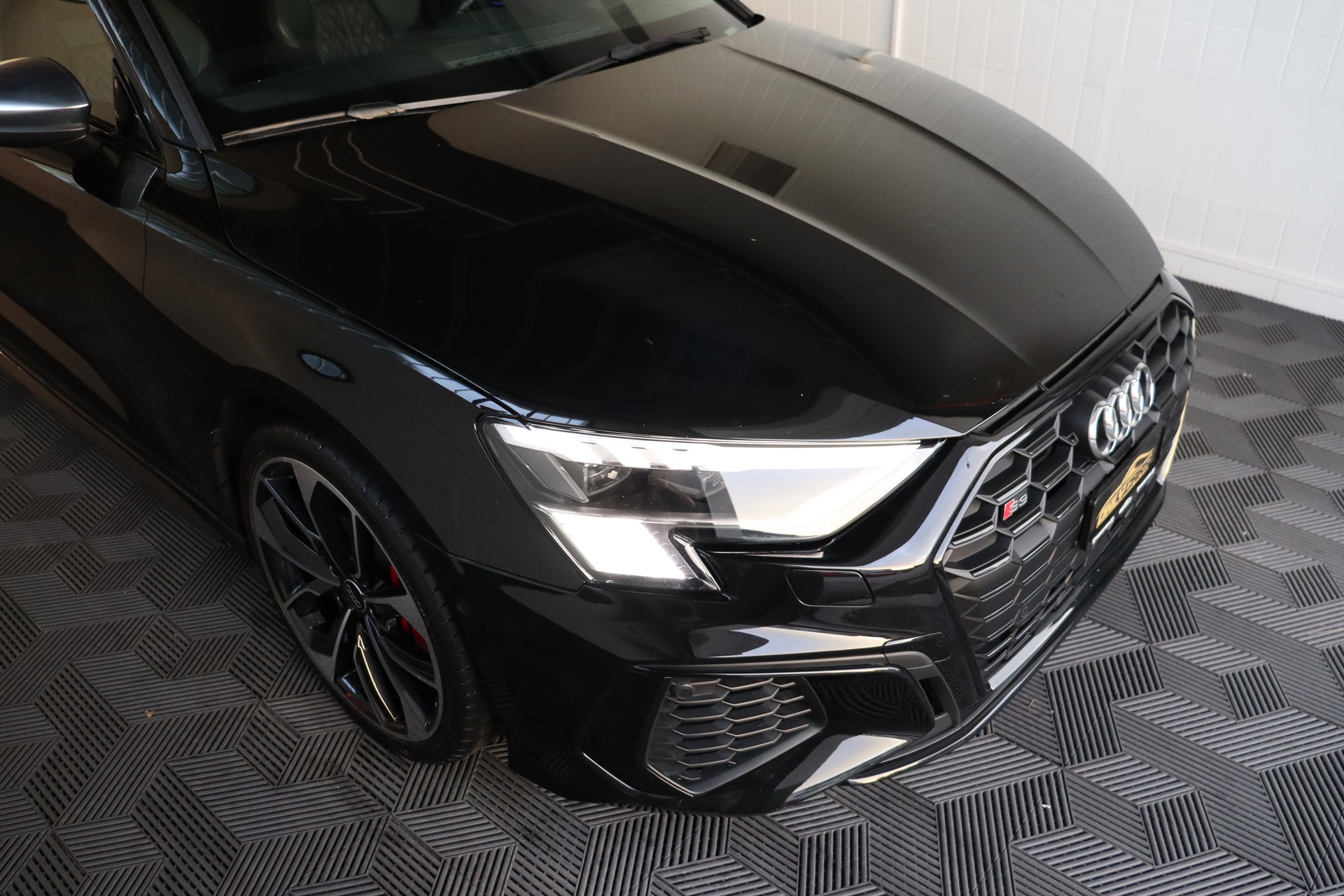 AUDI S3 Sportback 2.0 TFSI quattro S-tronic-showroom-element-2