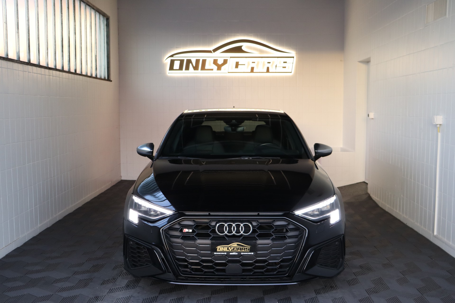 AUDI S3 Sportback 2.0 TFSI quattro S-tronic-showroom-element-1