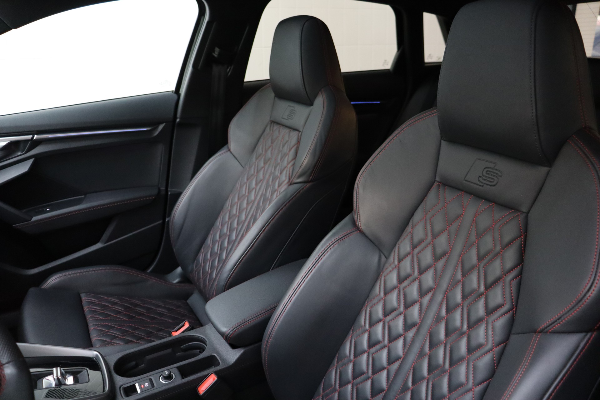 AUDI S3 Sportback 2.0 TFSI quattro S-tronic-image-11
