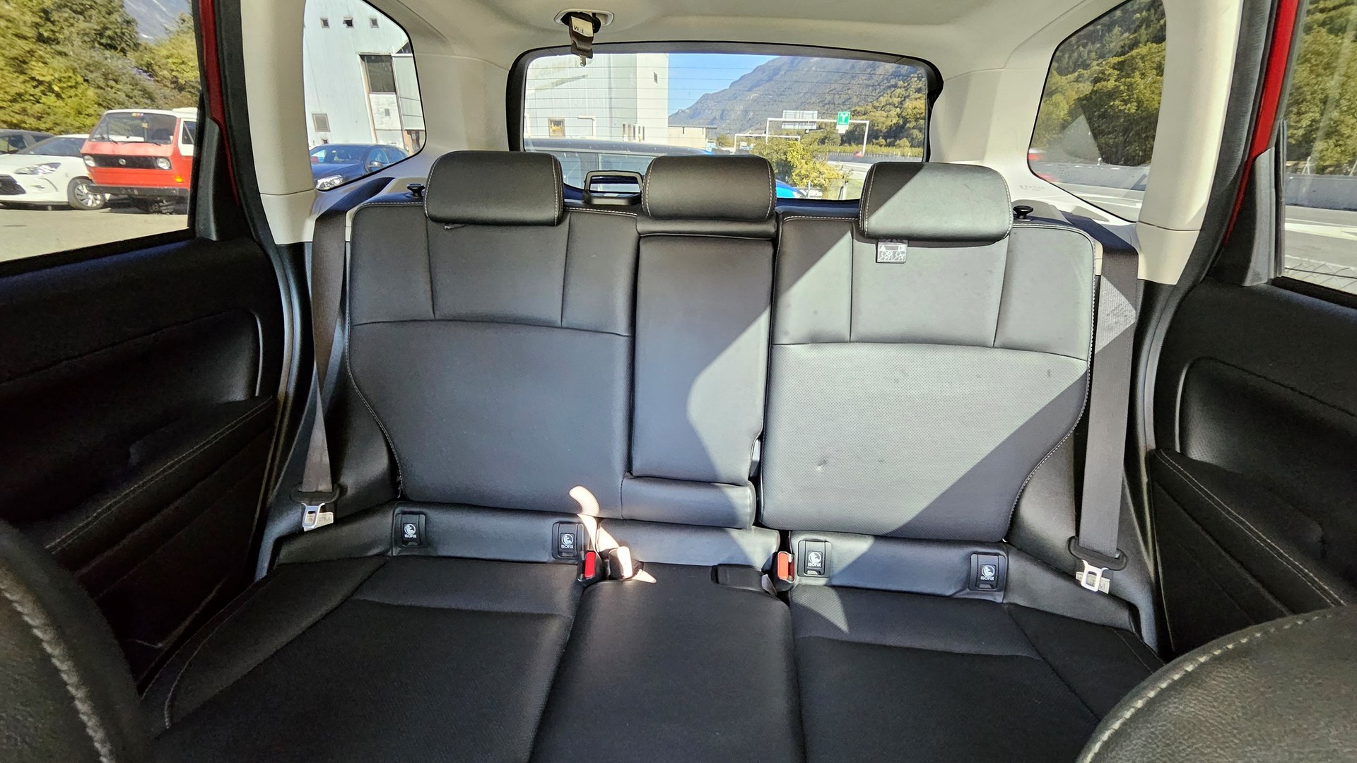 SUBARU Forester 2.0XT Luxury Lineartronic "Black & Red"-image-17