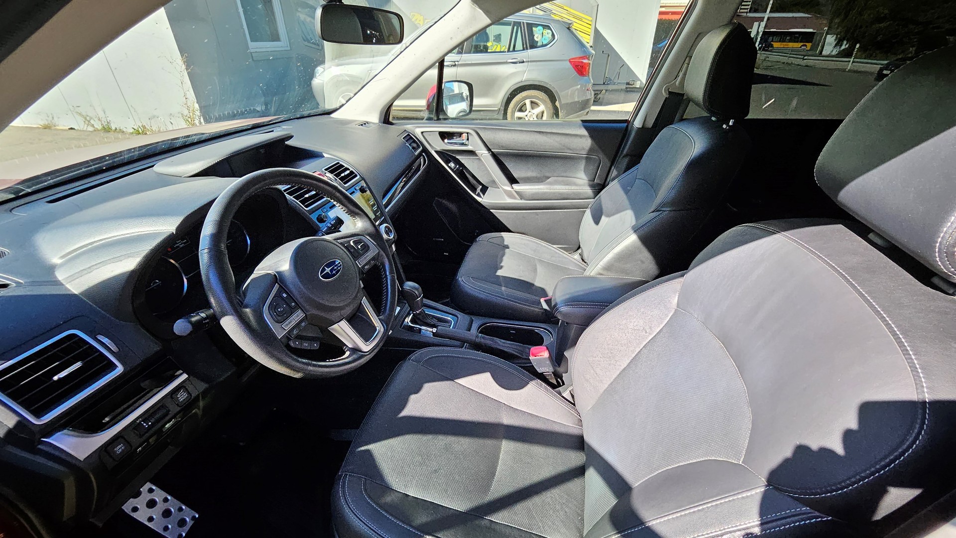 SUBARU Forester 2.0XT Luxury Lineartronic "Black & Red"-image-11