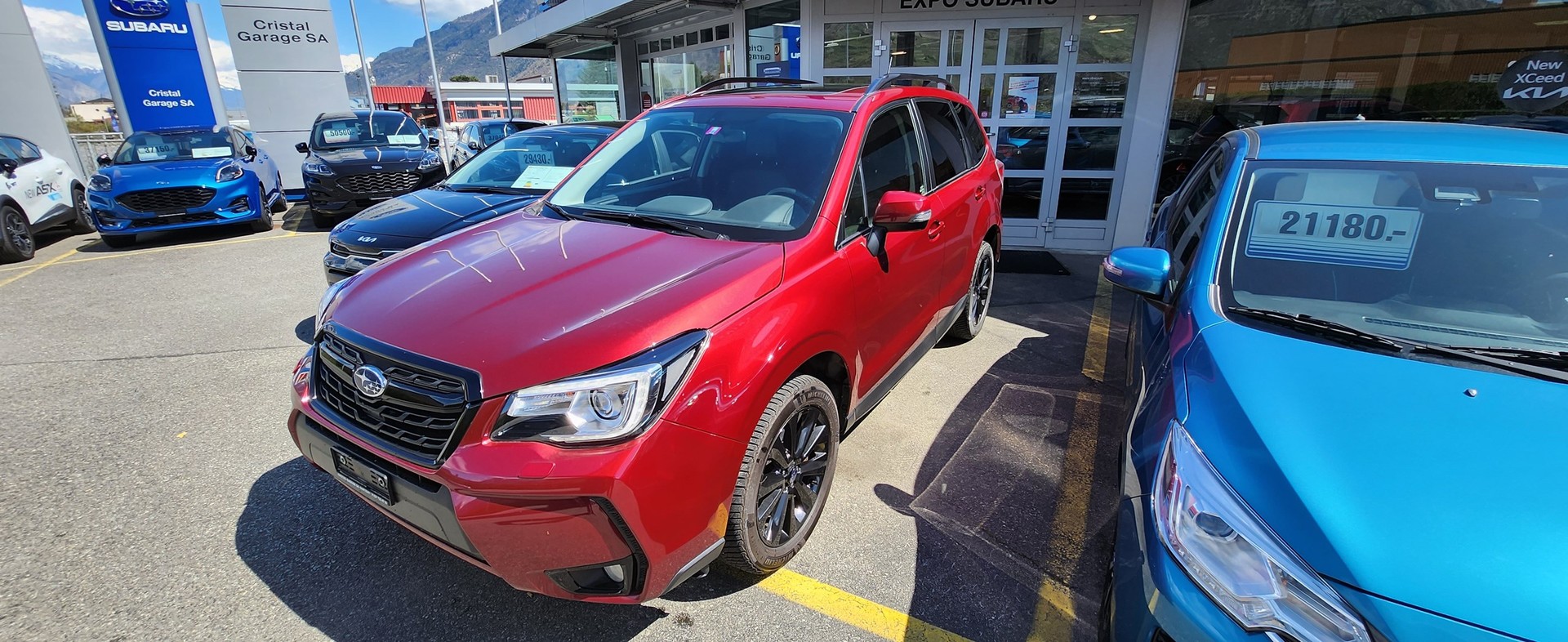 SUBARU Forester 2.0XT Luxury Lineartronic "Black & Red"-image-0