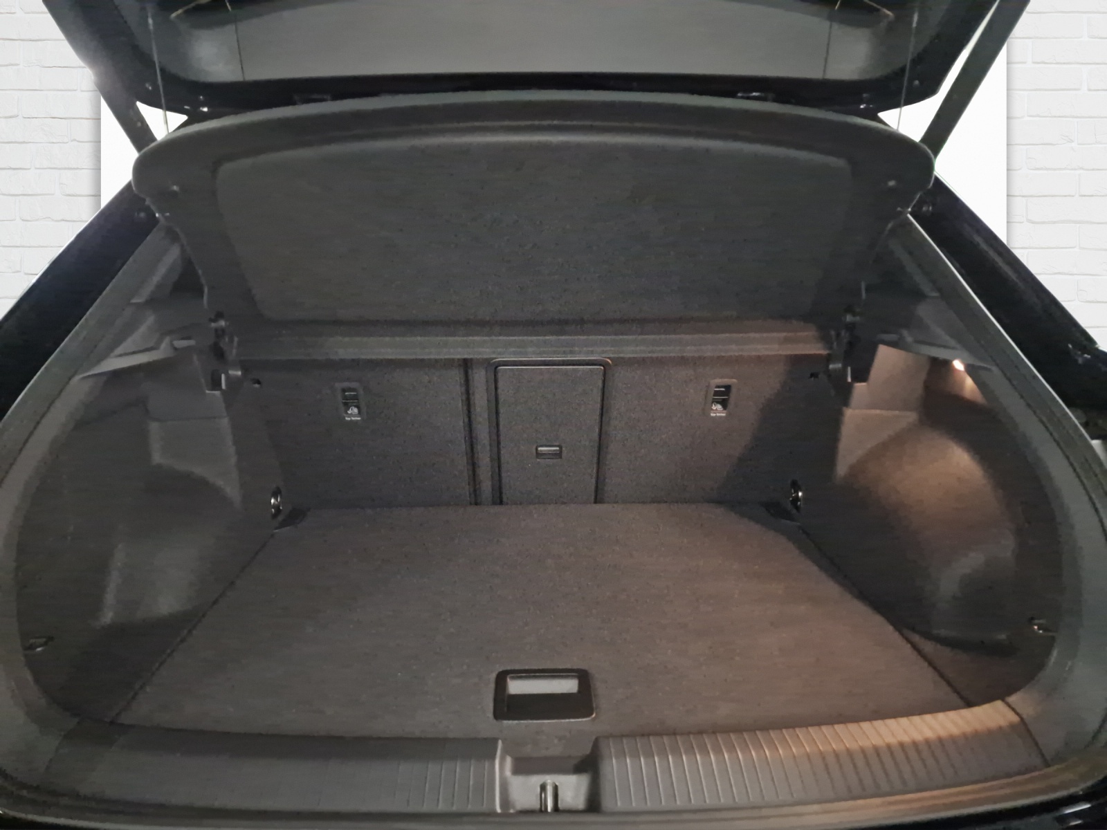 VW T-Roc 2.0 TSI R DSG 4Motion-image-9