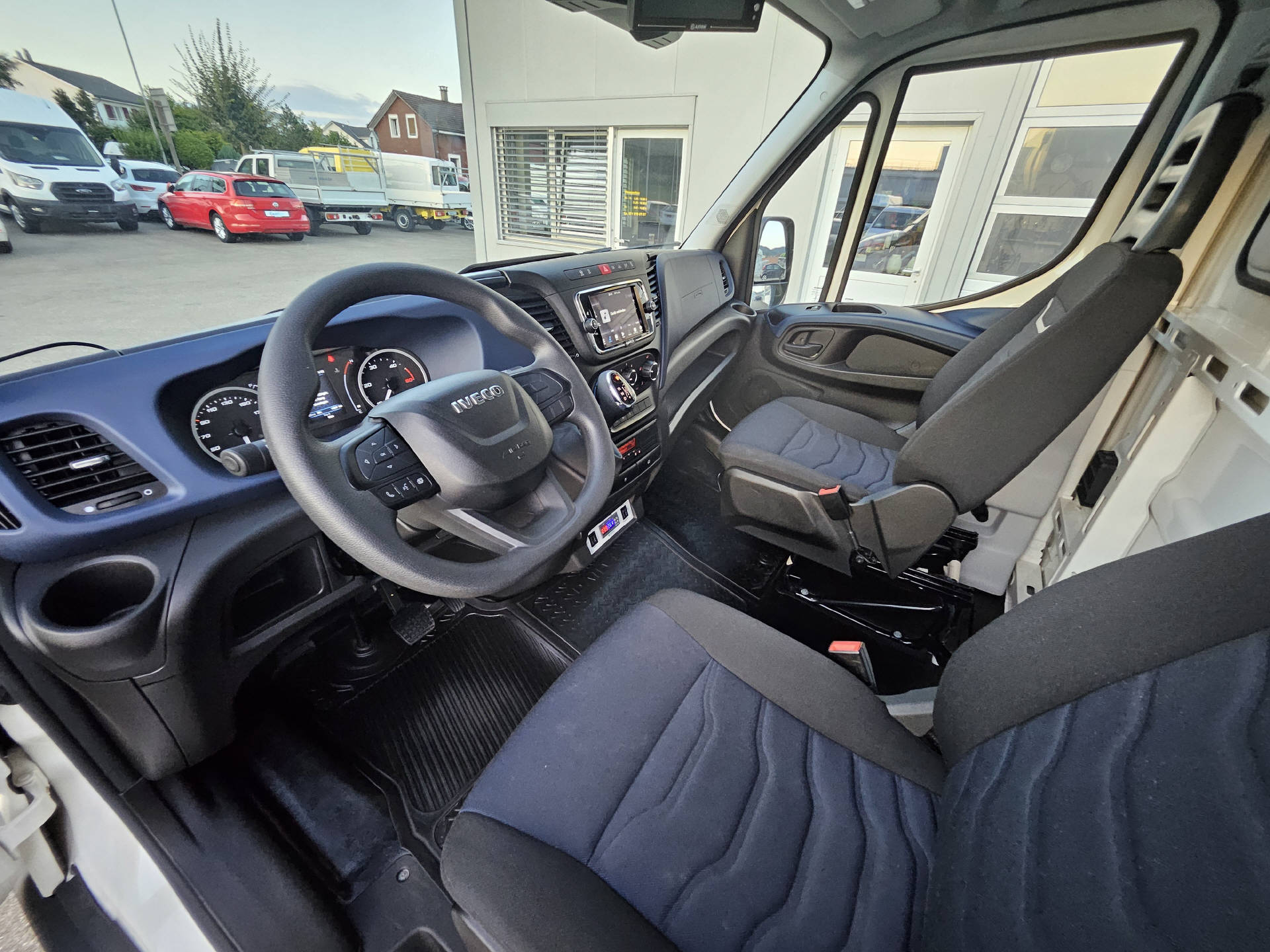 IVECO Daily 35 S 14A8 K.-Ch. 3750 2.3 HPI * HI-MATIC mit Koffer *-image-13