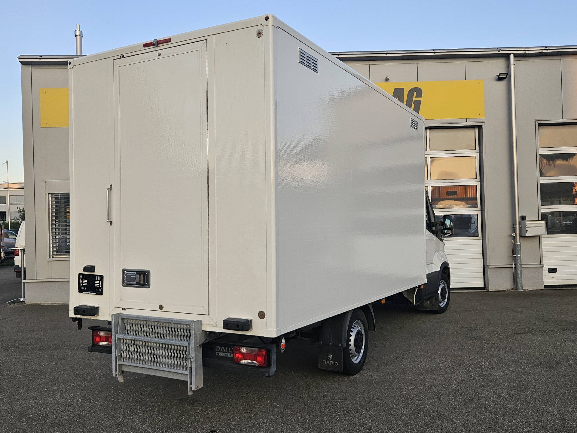 IVECO Daily 35 S 14A8 K.-Ch. 3750 2.3 HPI * HI-MATIC mit Koffer *-image-8