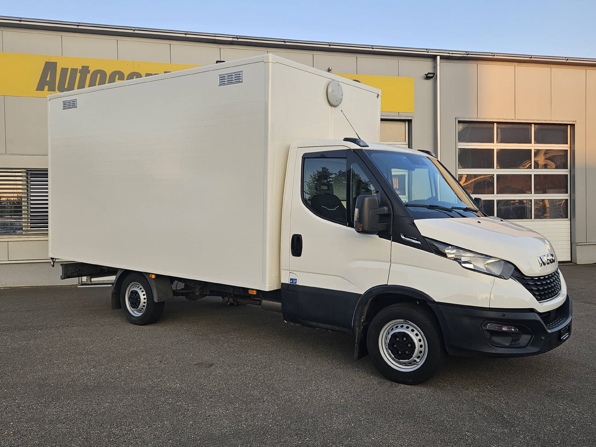 IVECO Daily 35 S 14A8 K.-Ch. 3750 2.3 HPI * HI-MATIC mit Koffer *-image-7