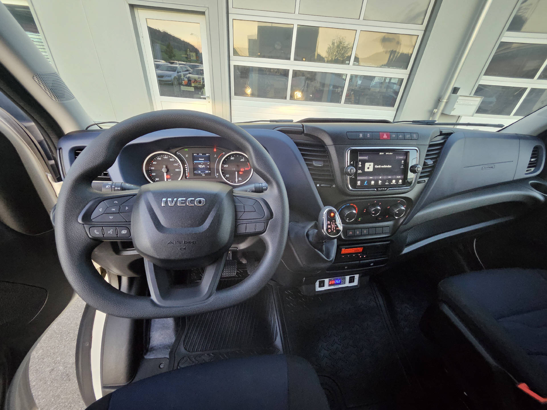 IVECO Daily 35 S 14A8 K.-Ch. 3750 2.3 HPI * HI-MATIC mit Koffer *-image-11