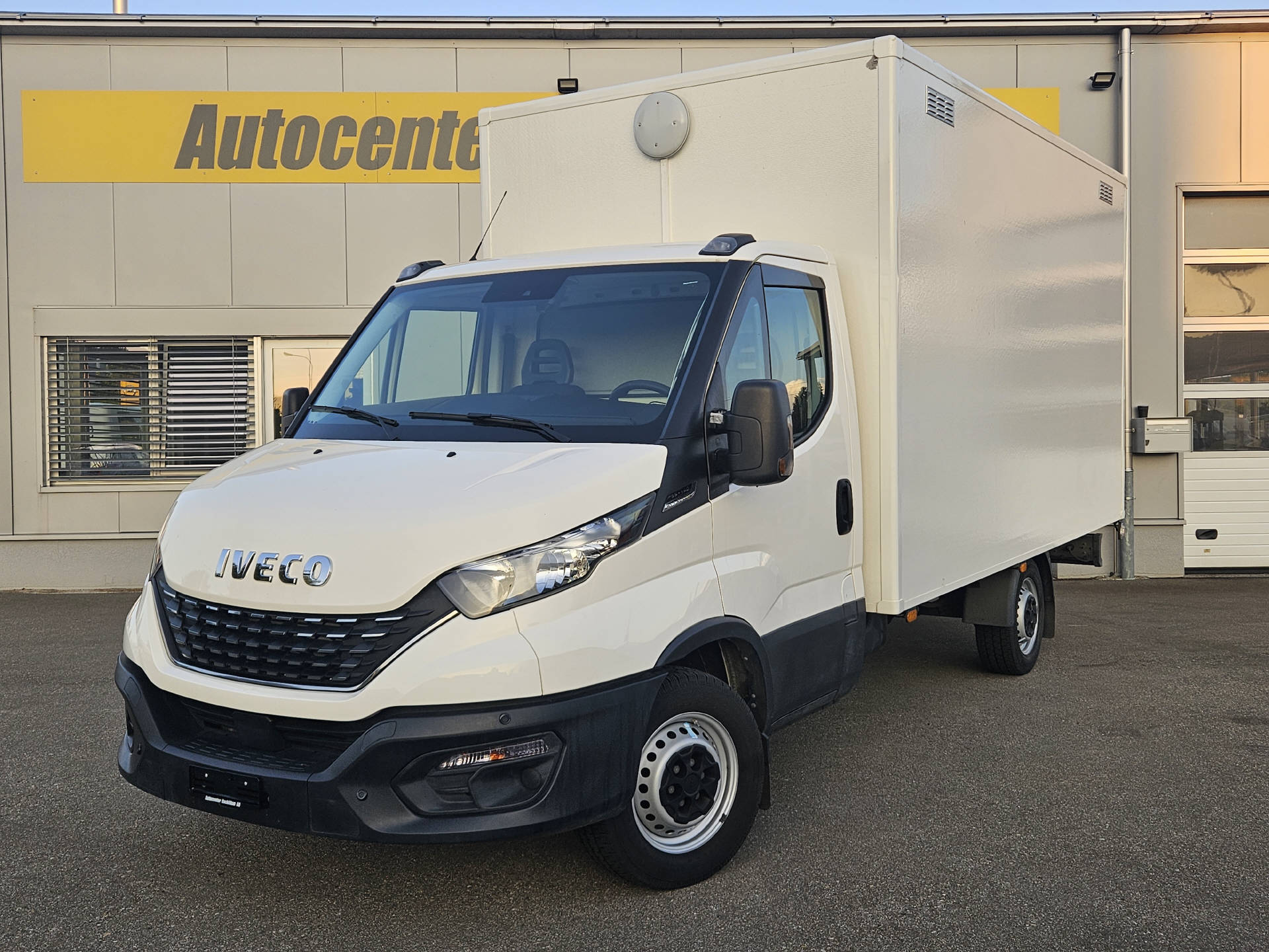 IVECO Daily 35 S 14A8 K.-Ch. 3750 2.3 HPI * HI-MATIC mit Koffer *