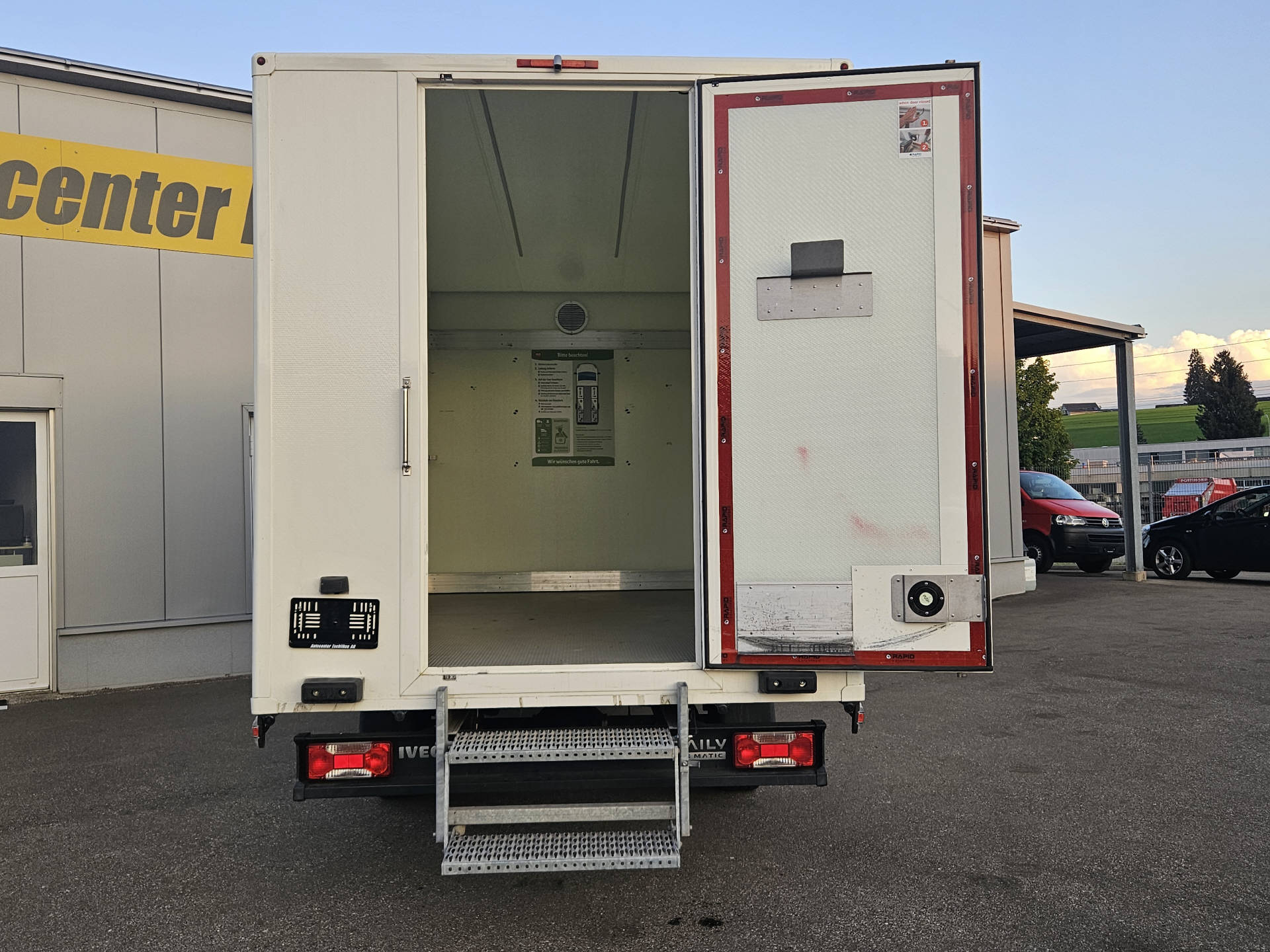 IVECO Daily 35 S 14A8 K.-Ch. 3750 2.3 HPI * HI-MATIC mit Koffer *-image-3