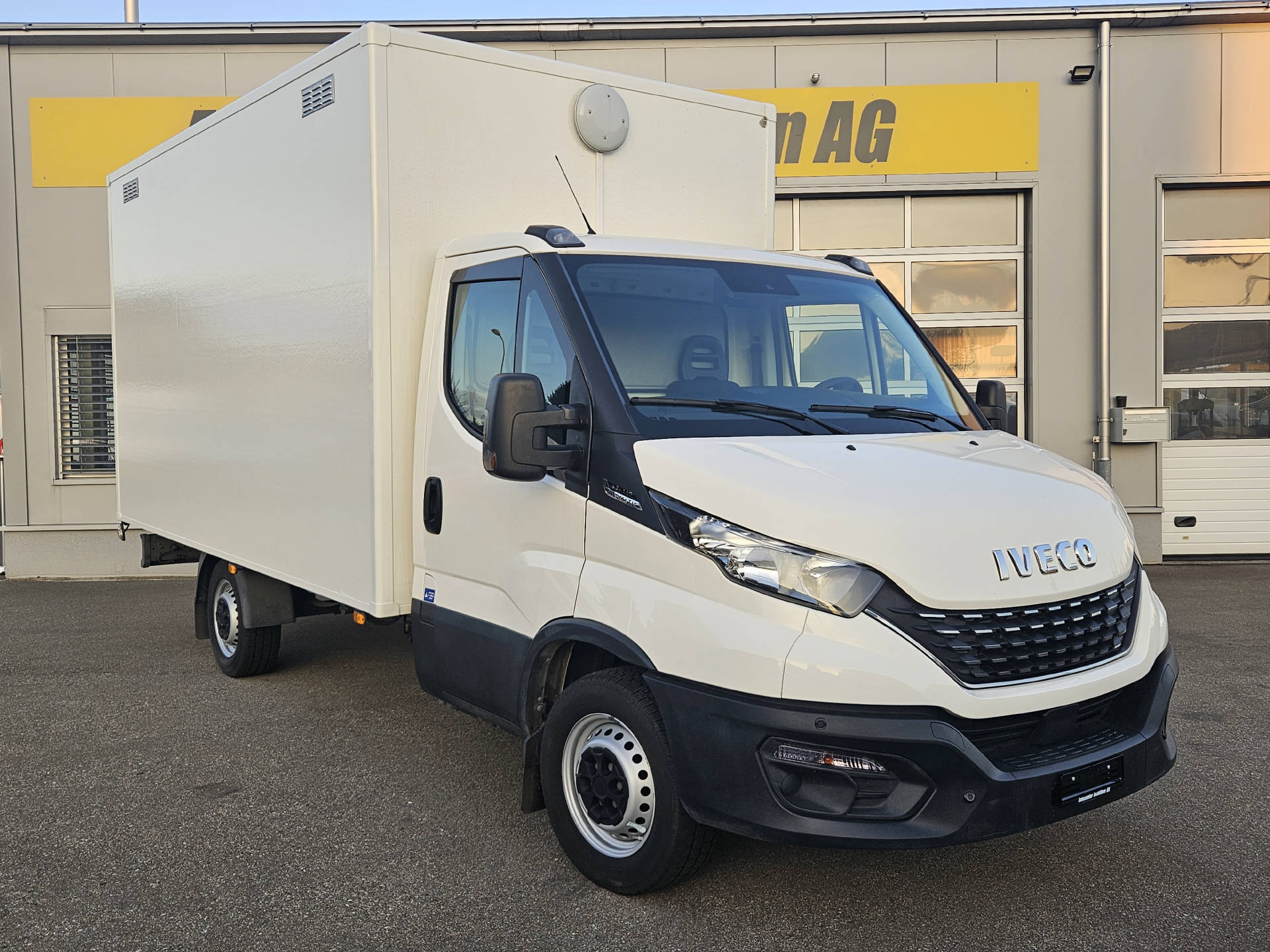 IVECO Daily 35 S 14A8 K.-Ch. 3750 2.3 HPI * HI-MATIC mit Koffer *-image-6