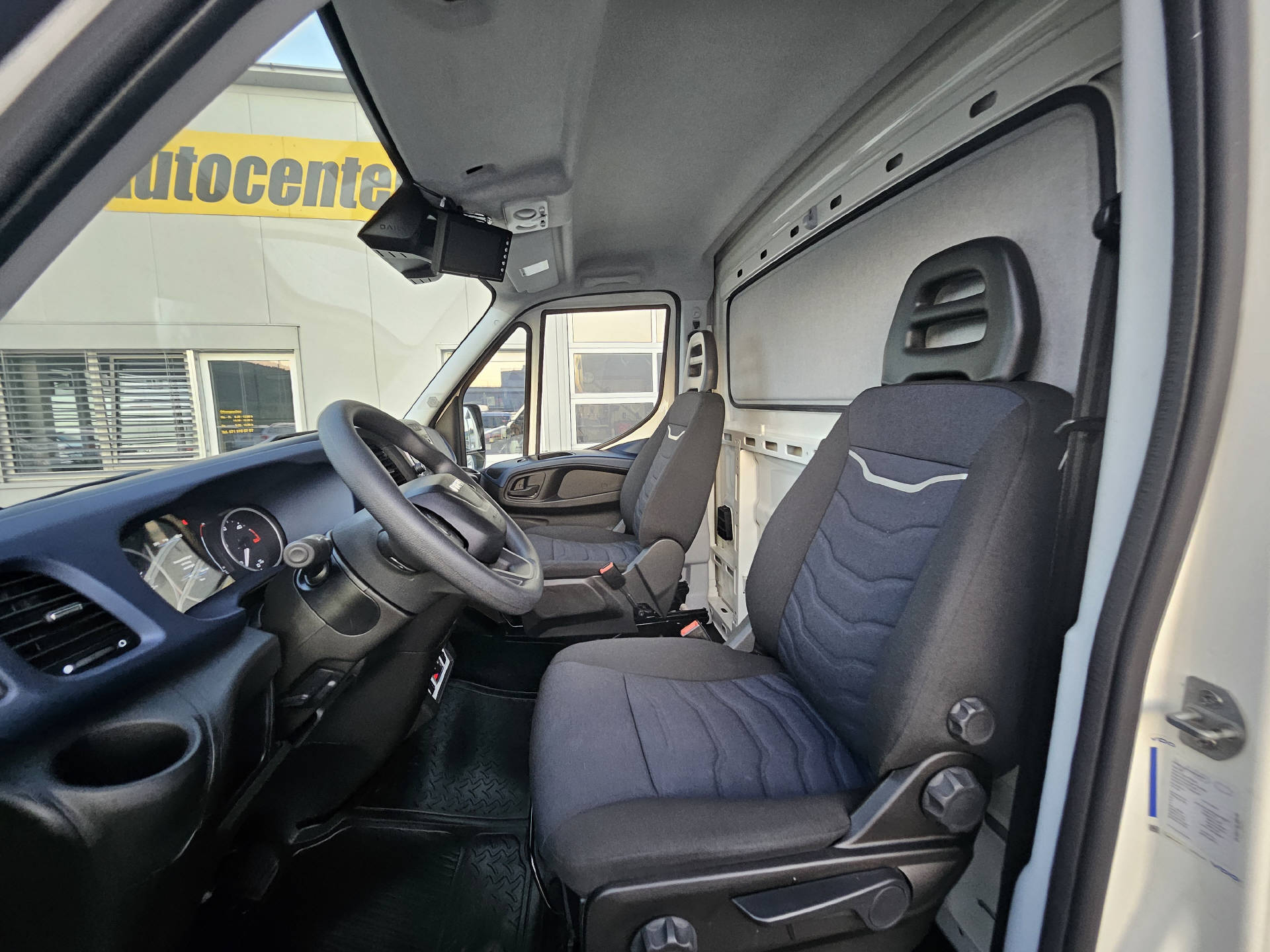 IVECO Daily 35 S 14A8 K.-Ch. 3750 2.3 HPI * HI-MATIC mit Koffer *-image-12