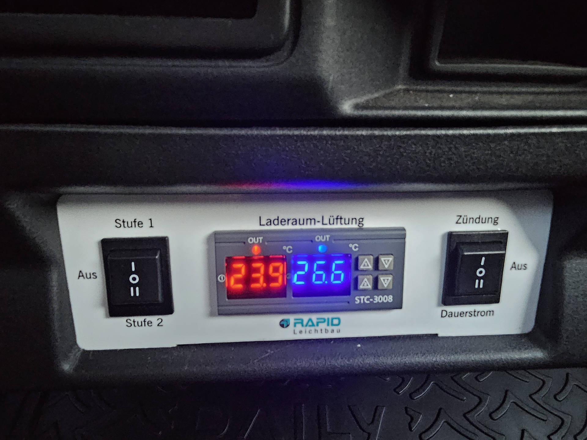 IVECO Daily 35 S 14A8 K.-Ch. 3750 2.3 HPI * HI-MATIC mit Koffer *-image-1