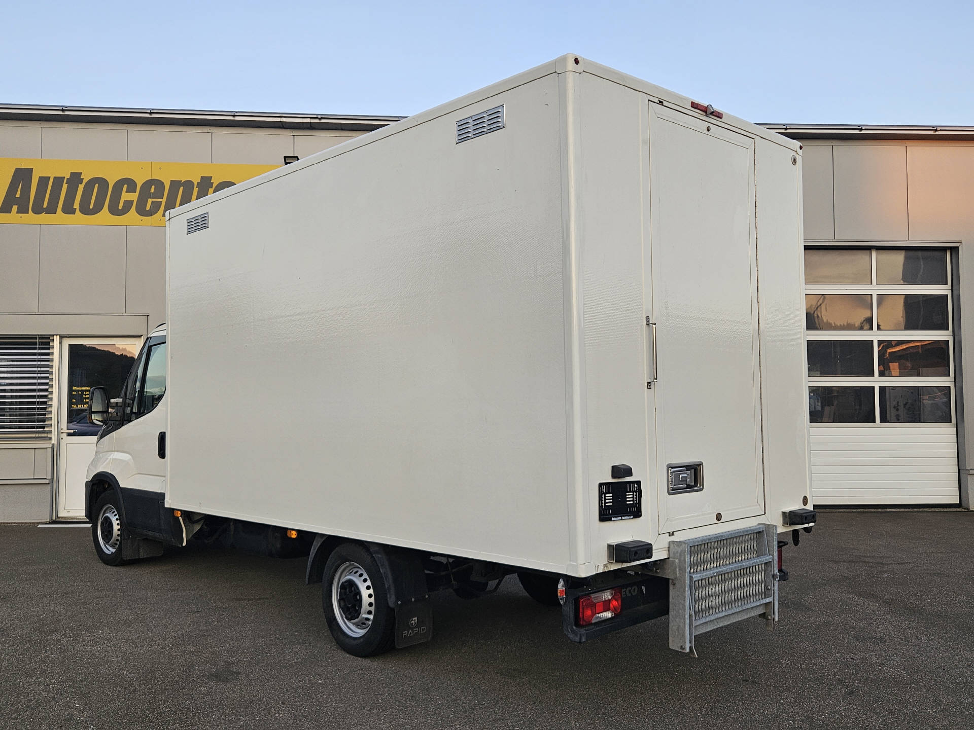 IVECO Daily 35 S 14A8 K.-Ch. 3750 2.3 HPI * HI-MATIC mit Koffer *-image-9