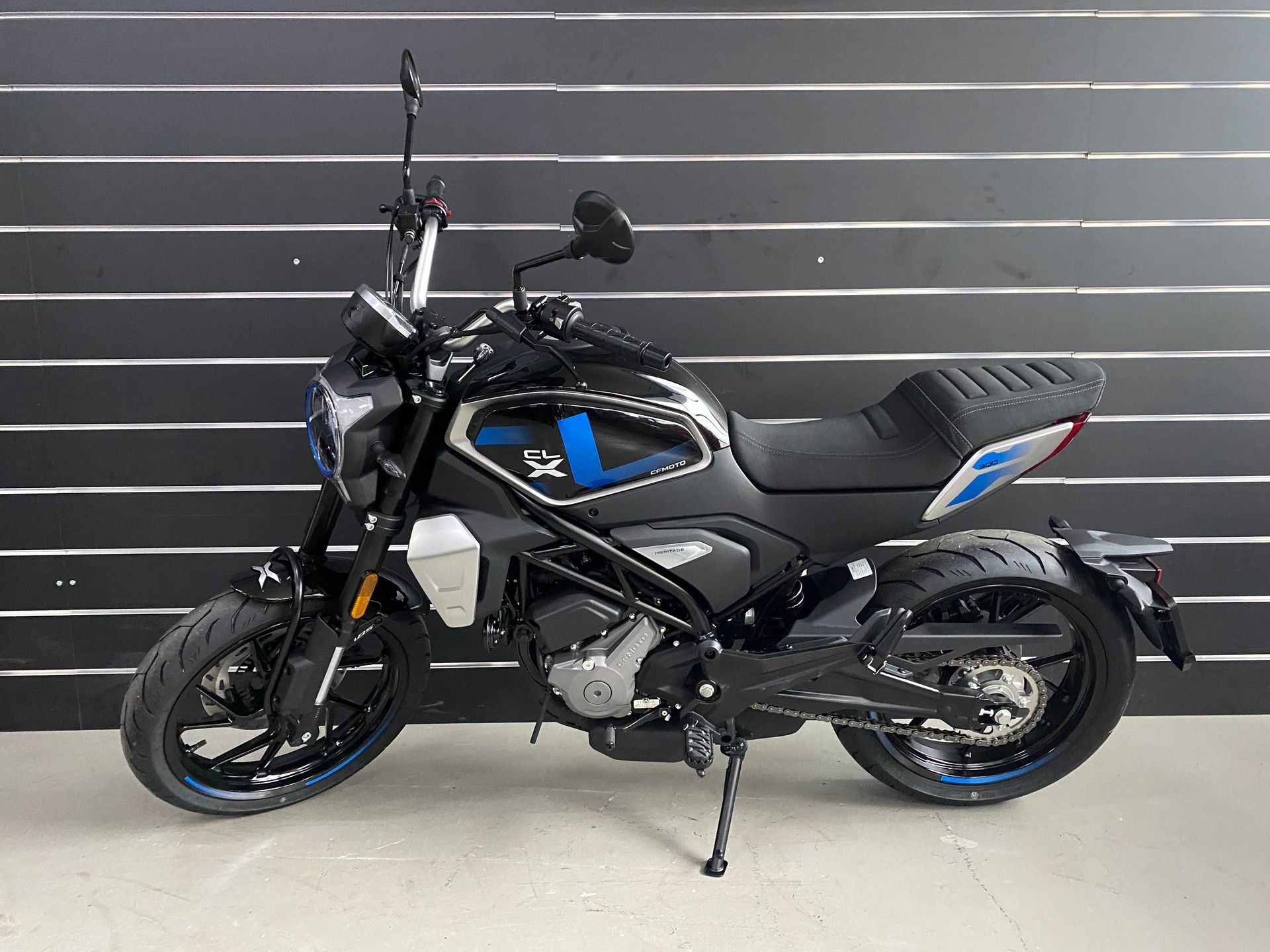 CF MOTO 300 CL-X-showroom-element-1