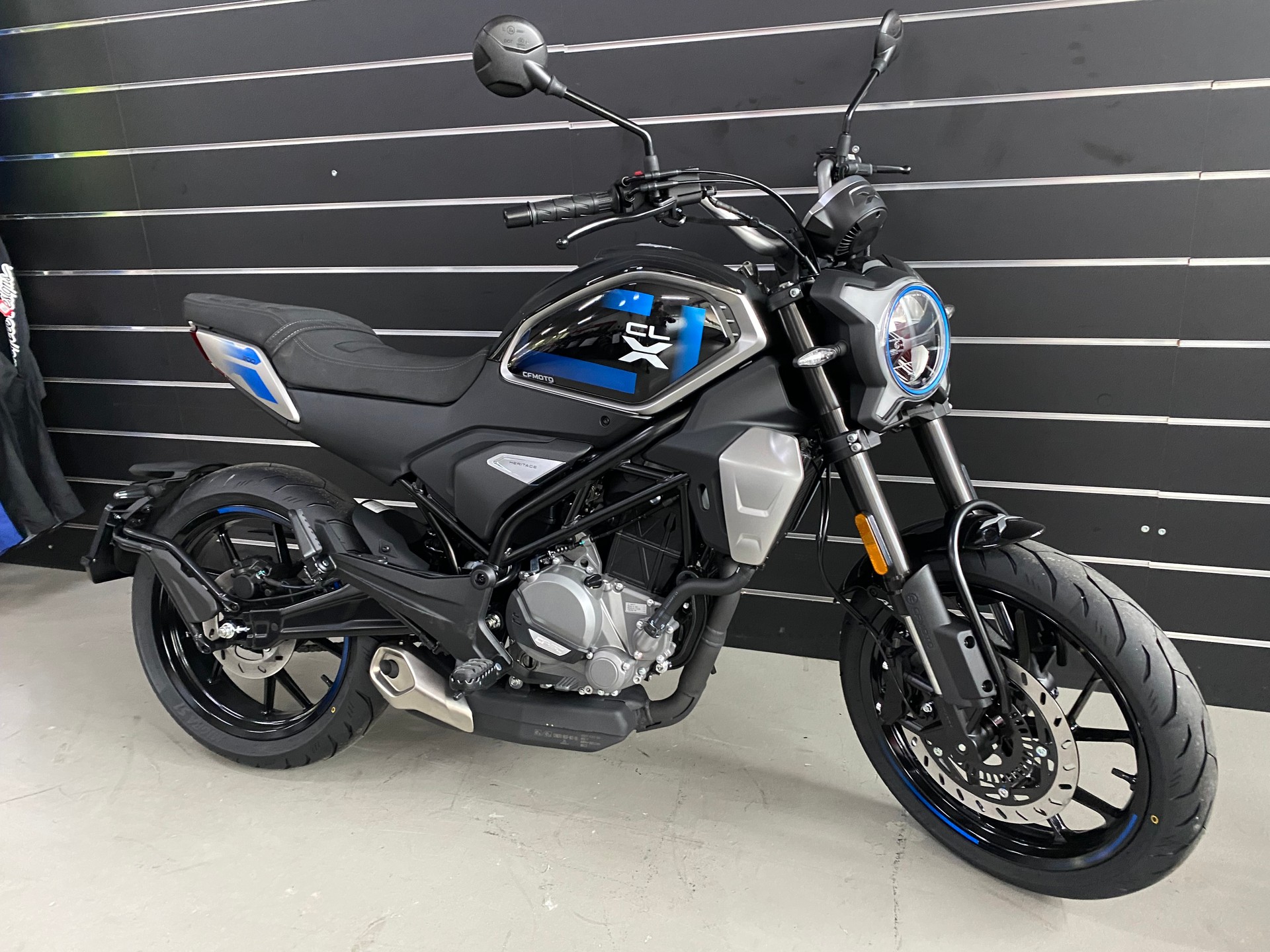 CF MOTO 300 CL-X-showroom-element-3