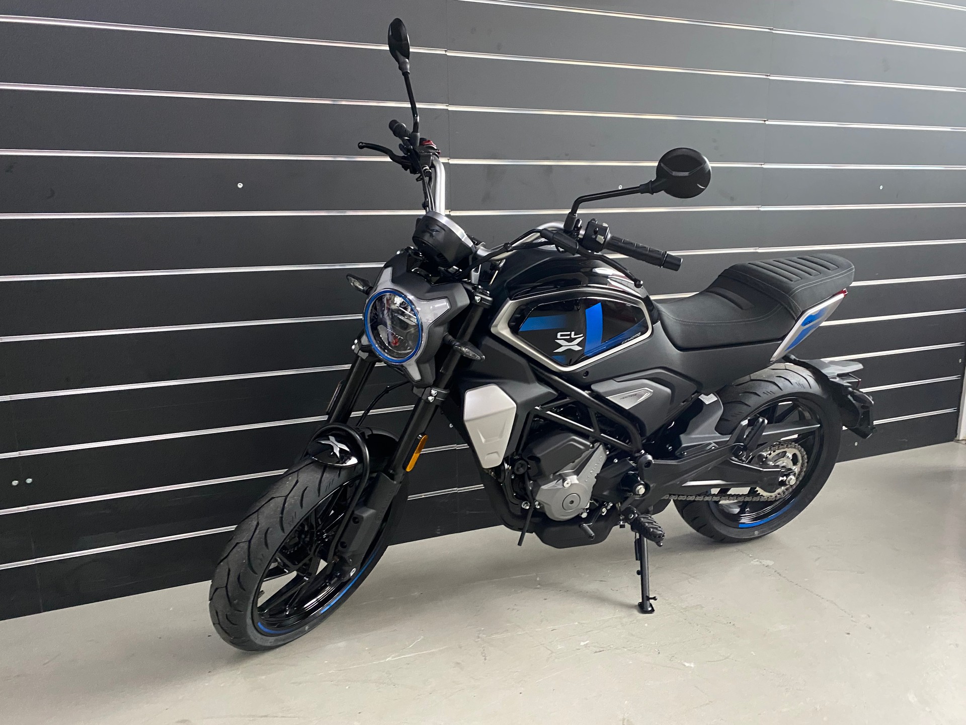 CF MOTO 300 CL-X-showroom-element-2