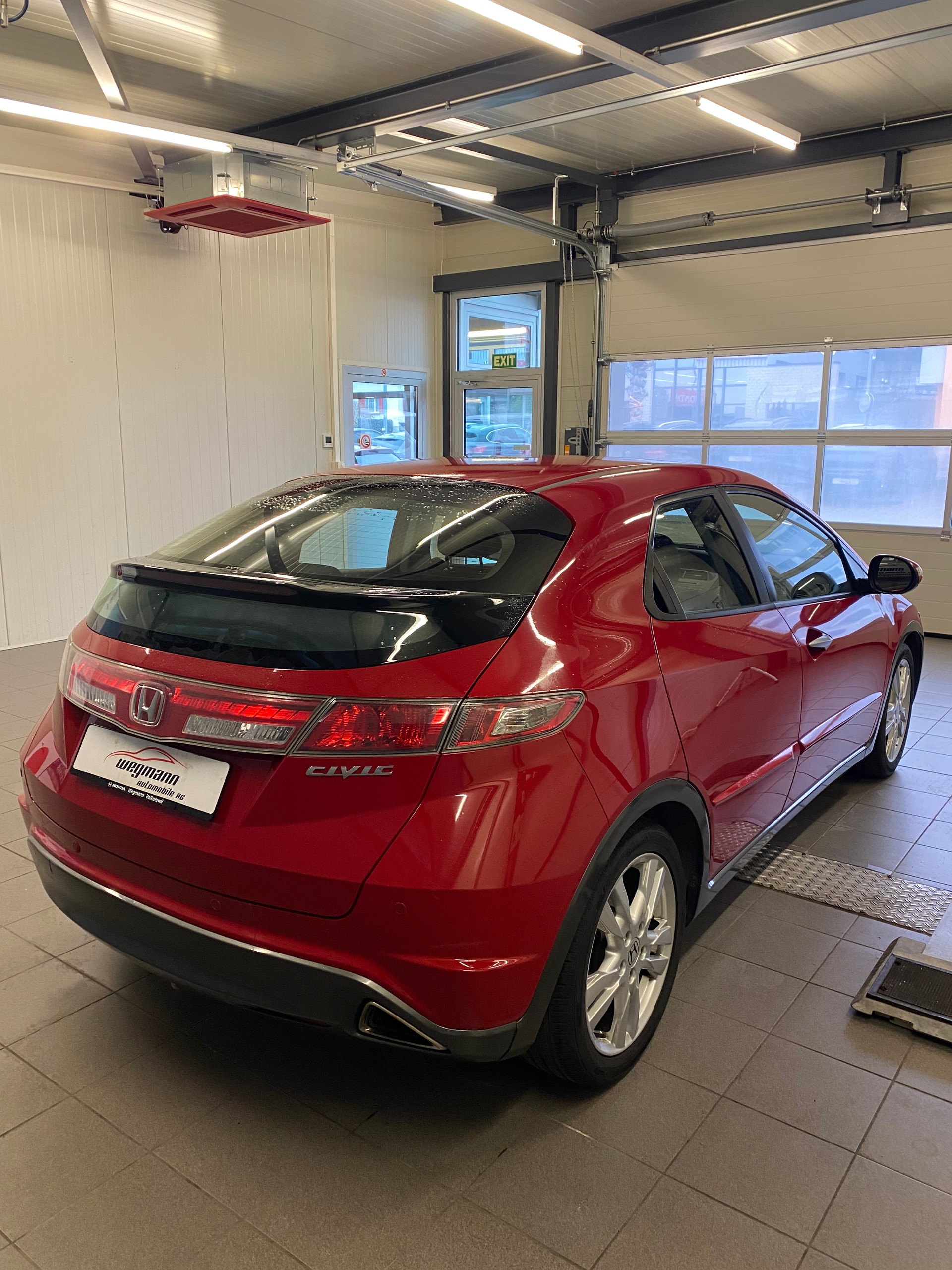 HONDA Civic 1.8i Sport Automatic-showroom-element-3