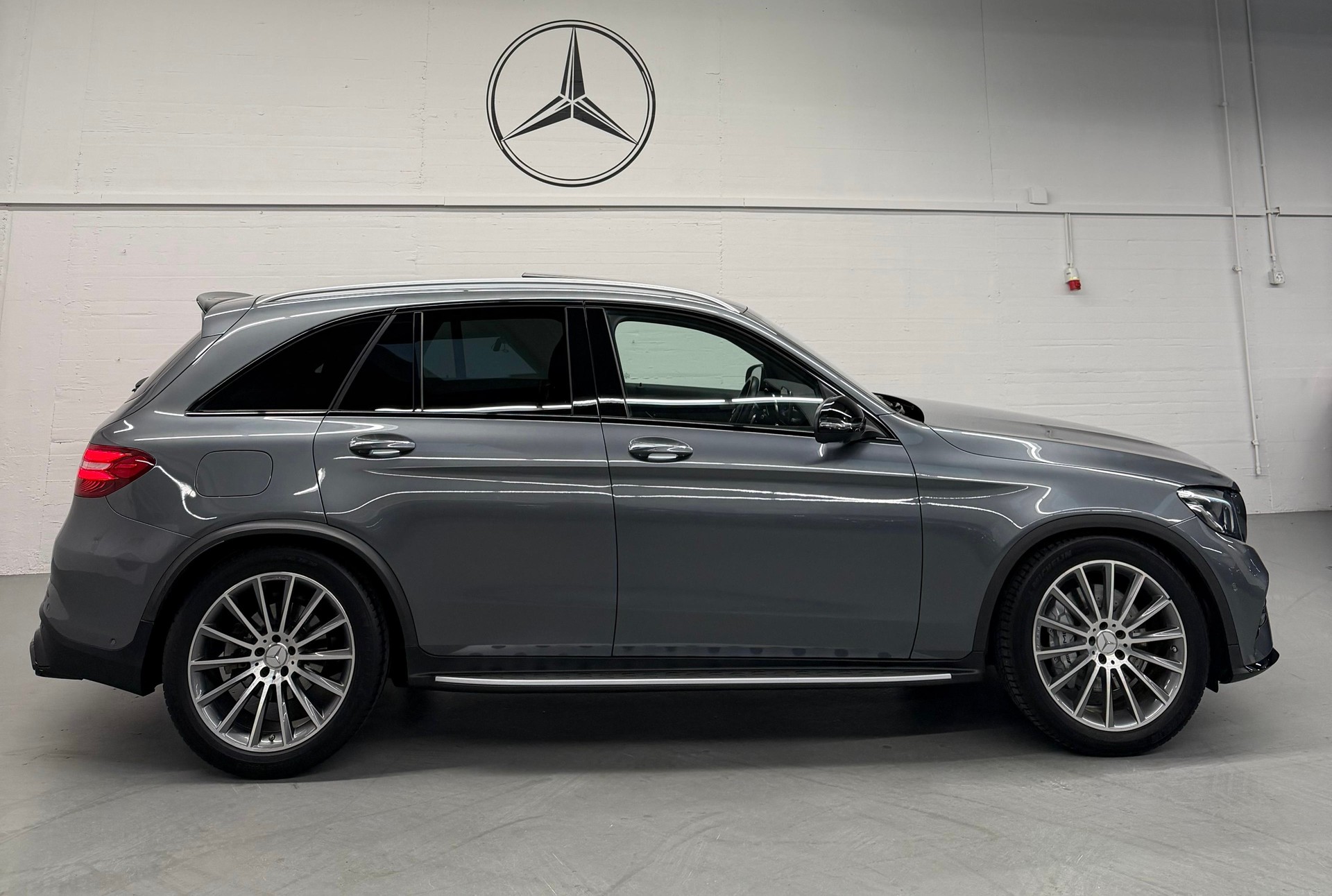 MERCEDES-BENZ GLC 43 AMG "GLC 63S AMG Bodykit" Limited Grey Performance 4Matic 9G-Tronic 420PS-image-4