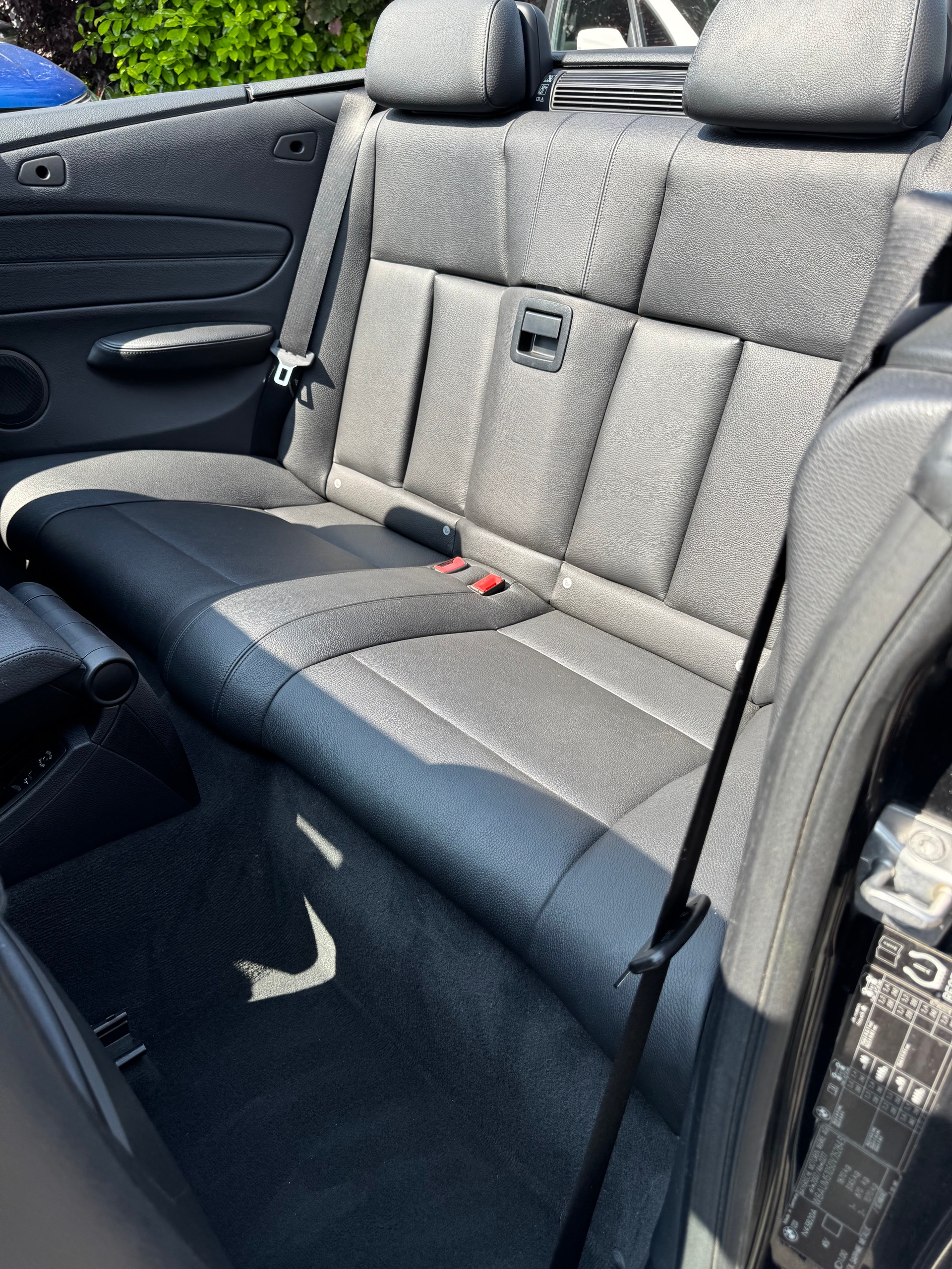 BMW 120i Cabrio-image-7