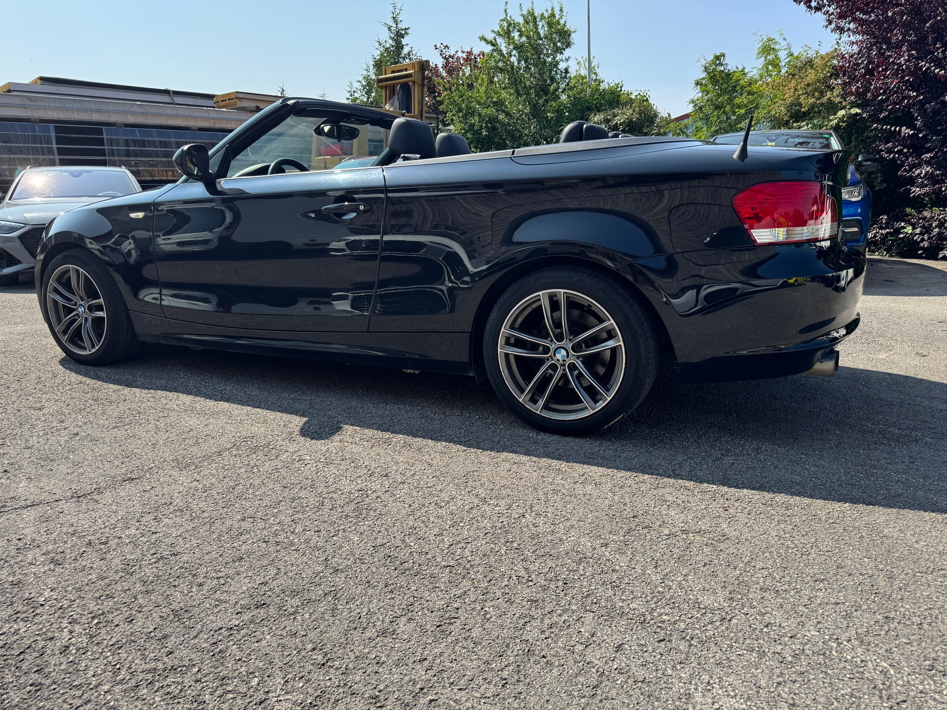BMW 120i Cabrio-image-2