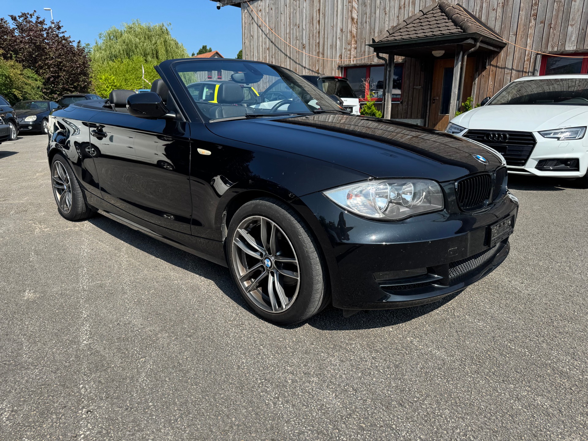BMW 120i Cabrio-image-4