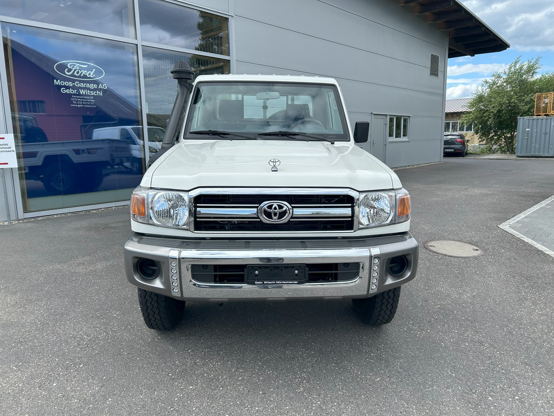 TOYOTA GRJ79-showroom-element-1