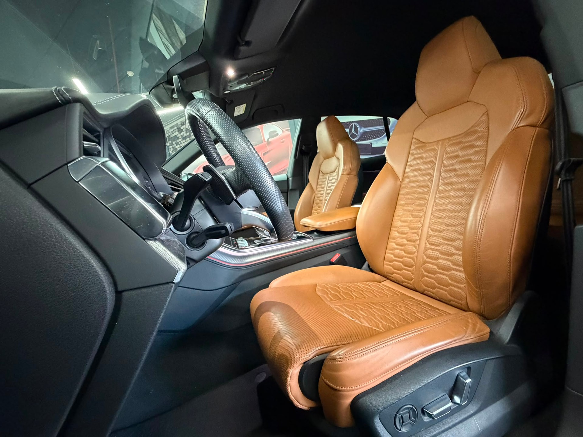 AUDI RSQ8 quattro tiptronic-image-5