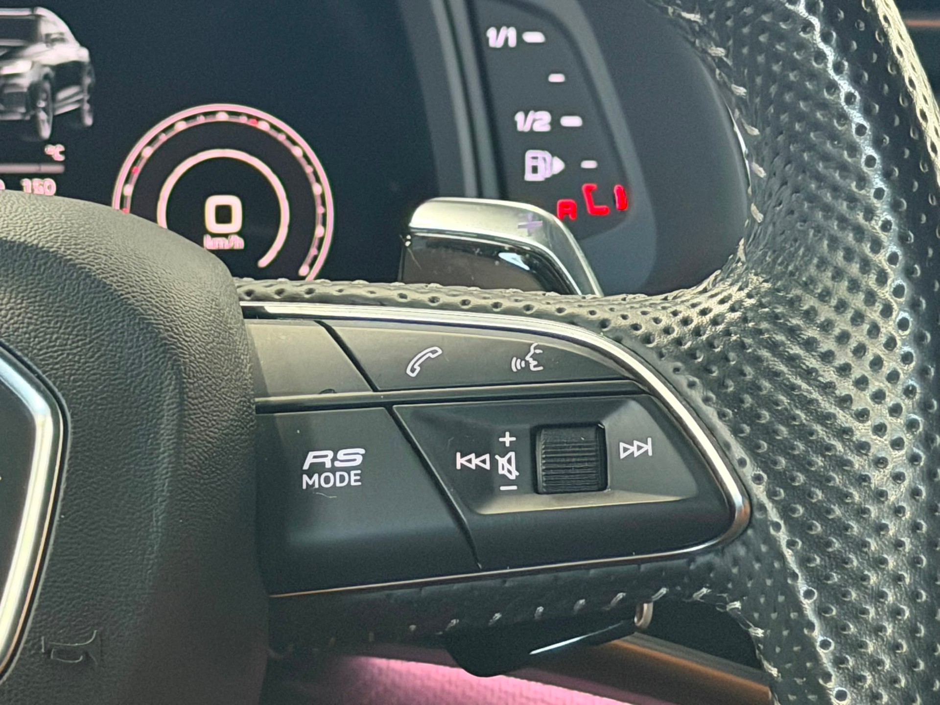 AUDI RSQ8 quattro tiptronic-image-10