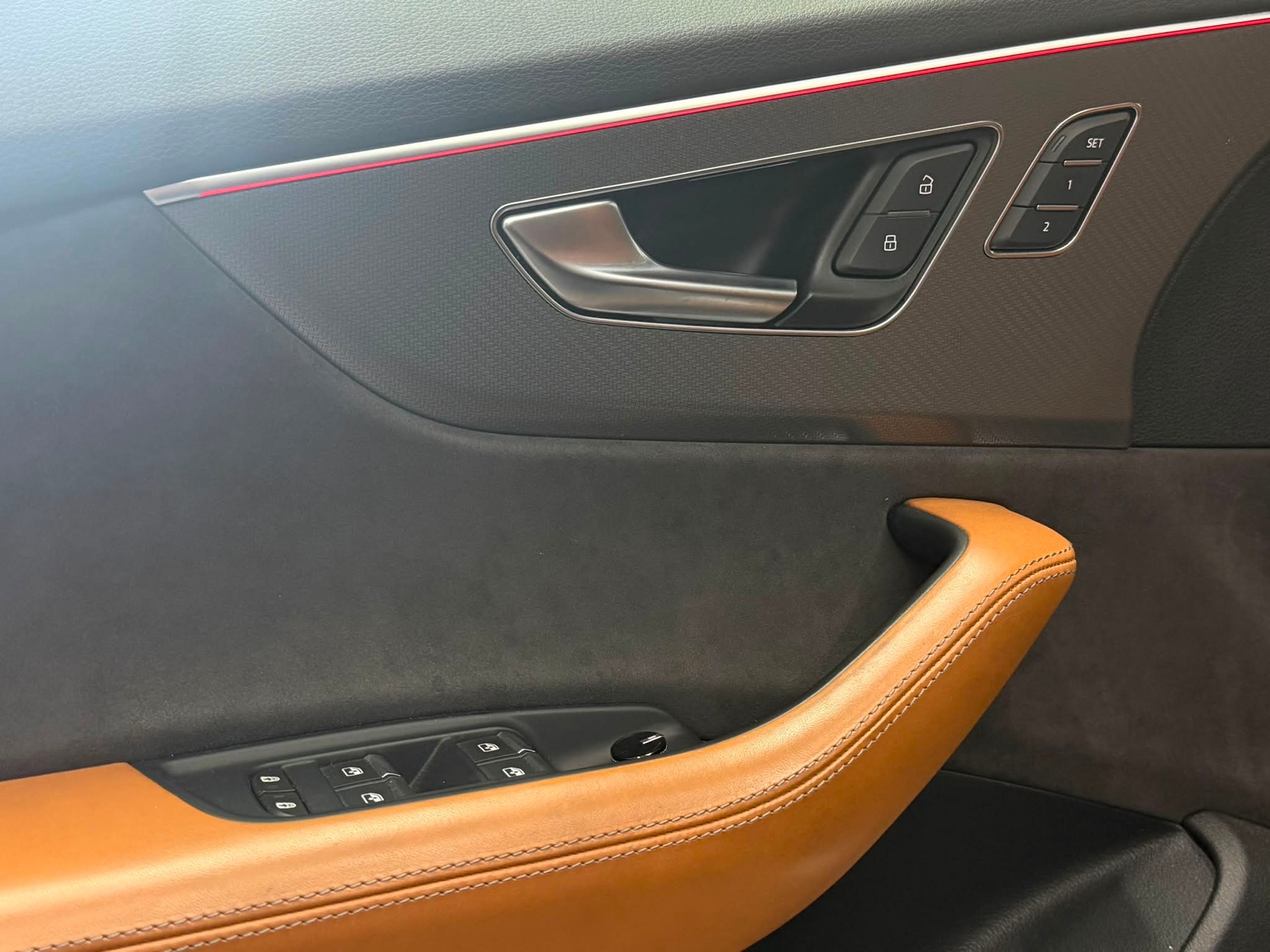AUDI RSQ8 quattro tiptronic-image-12