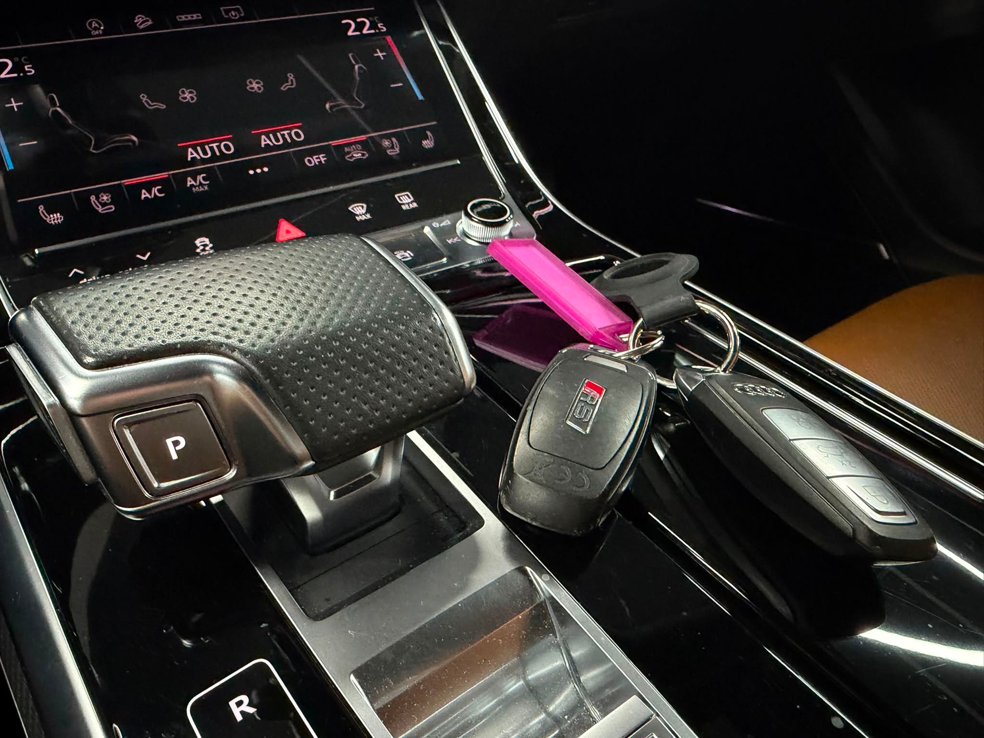 AUDI RSQ8 quattro tiptronic-image-23