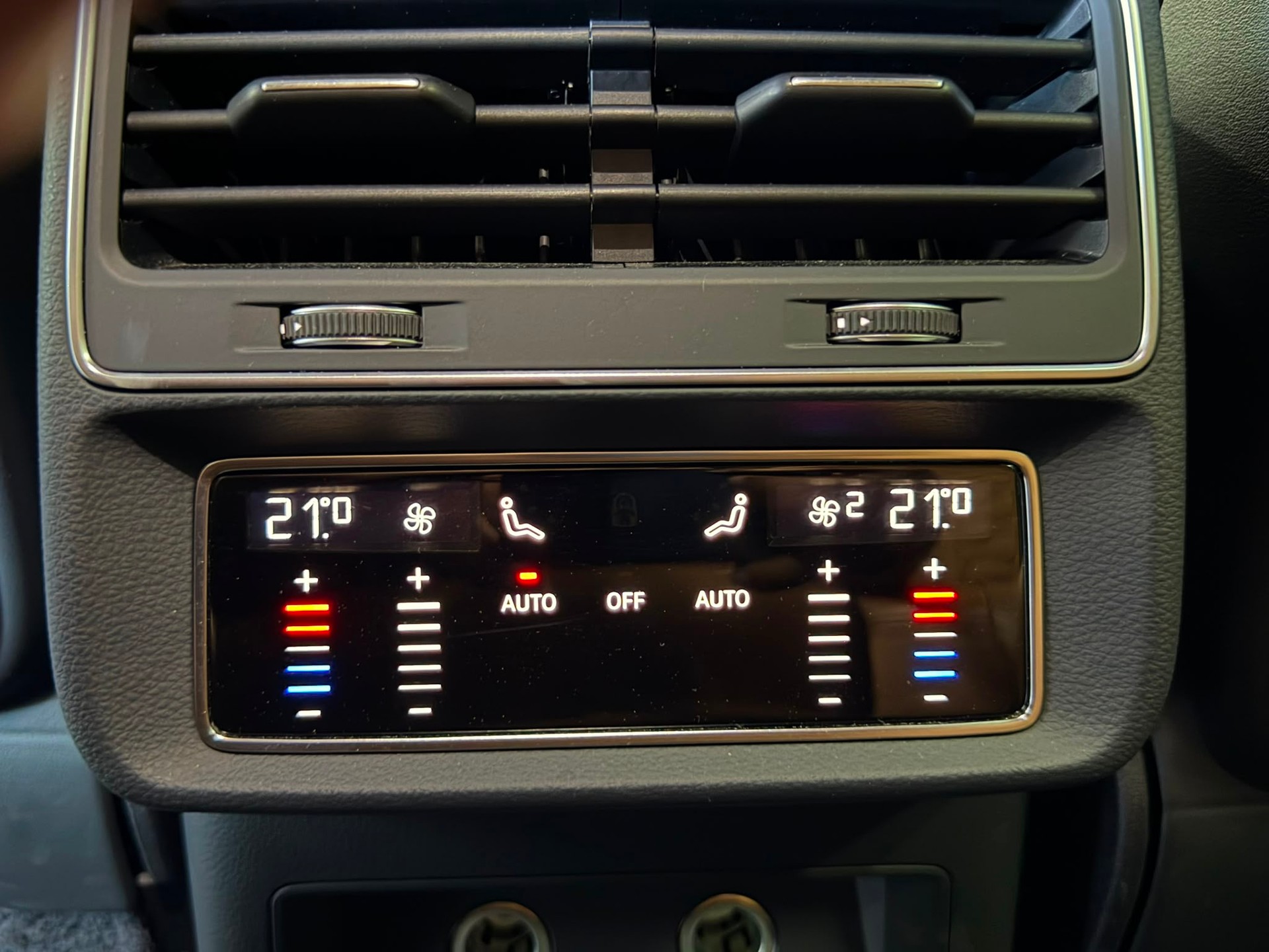 AUDI RSQ8 quattro tiptronic-image-12