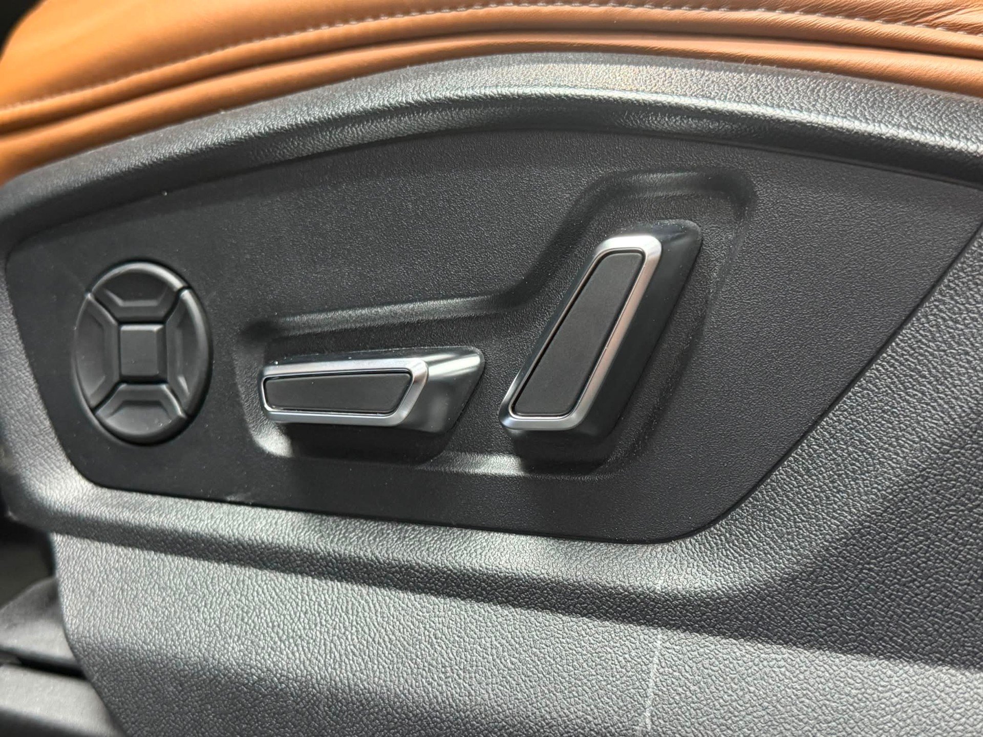 AUDI RSQ8 quattro tiptronic-image-8
