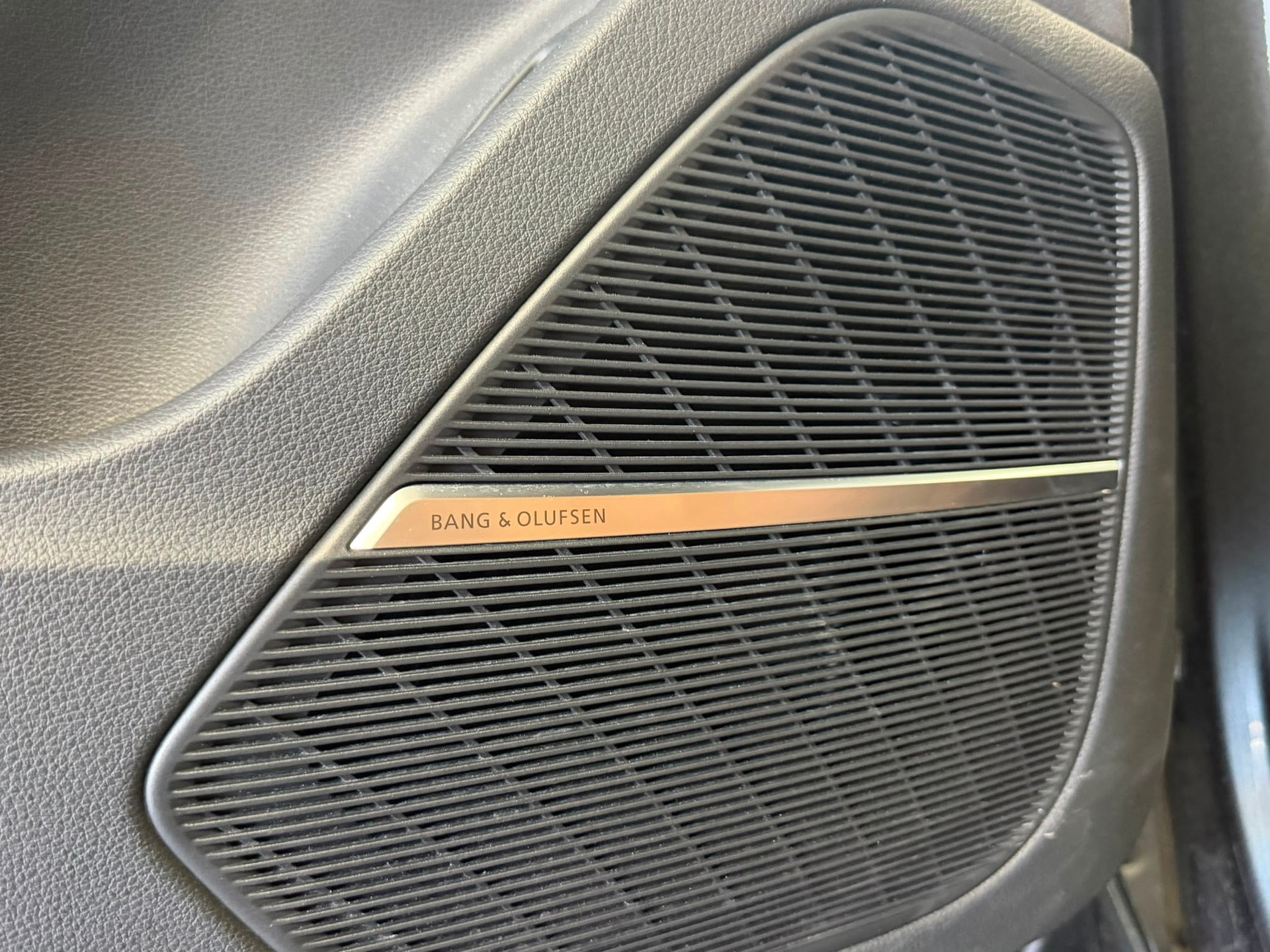 AUDI RSQ8 quattro tiptronic-image-14