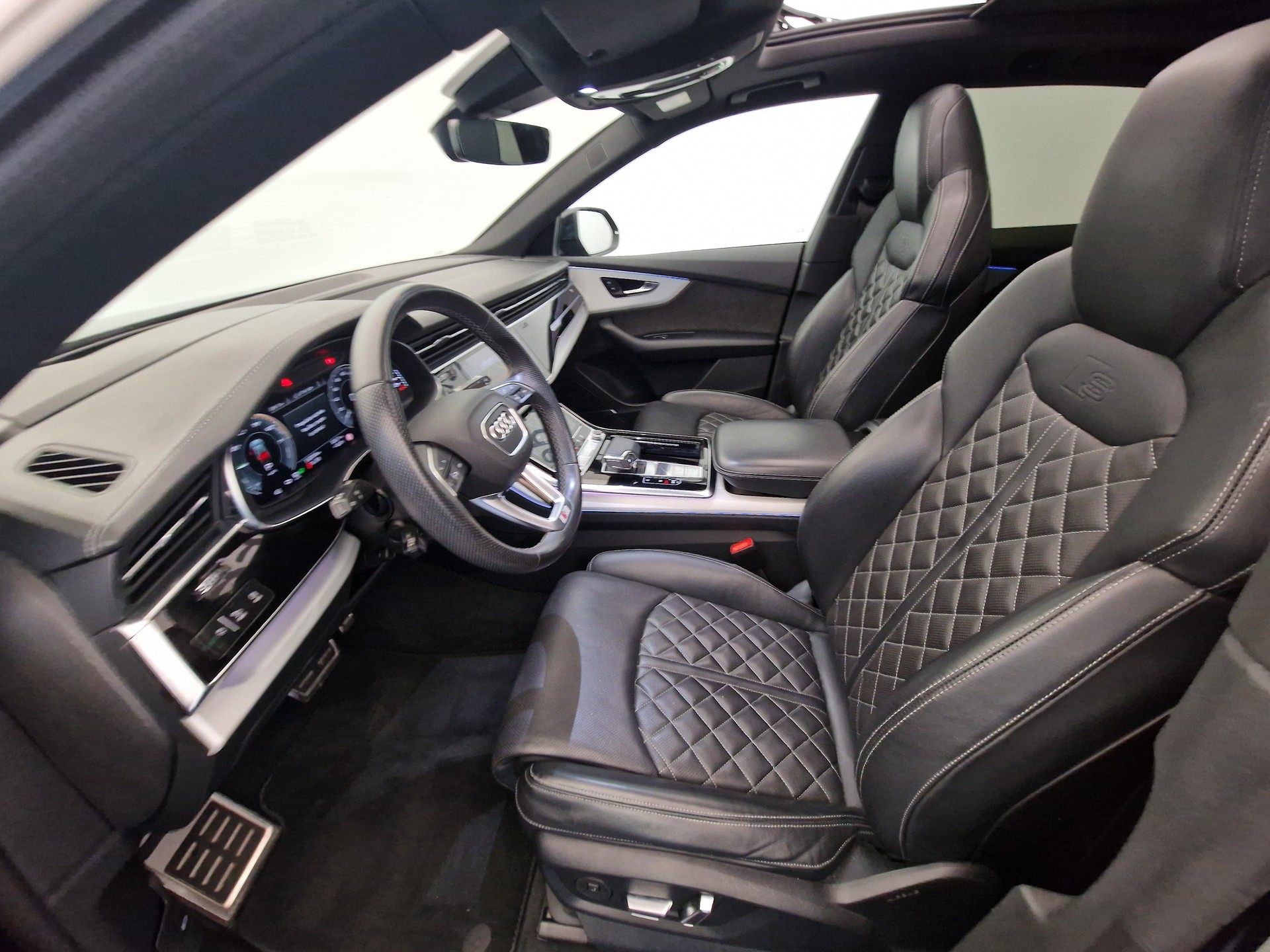 AUDI Q8 55 TFSI e quattro PHEV tiptronic-image-10