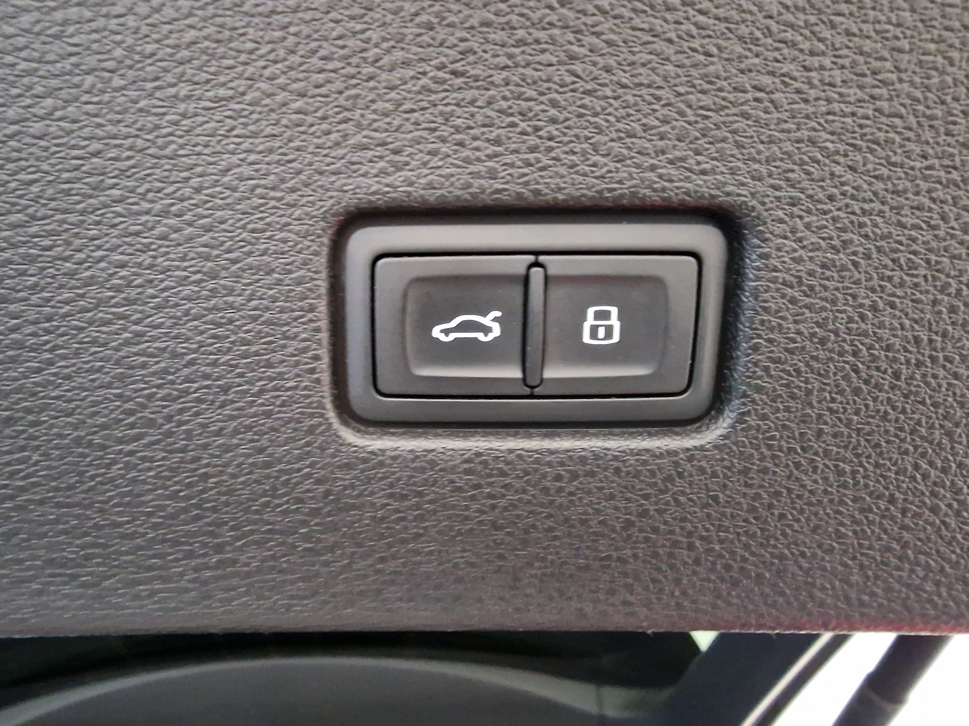 AUDI Q8 55 TFSI e quattro PHEV tiptronic-image-15