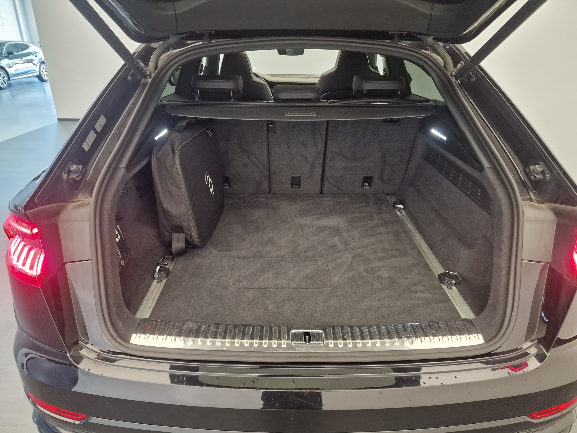 AUDI Q8 55 TFSI e quattro PHEV tiptronic-image-14