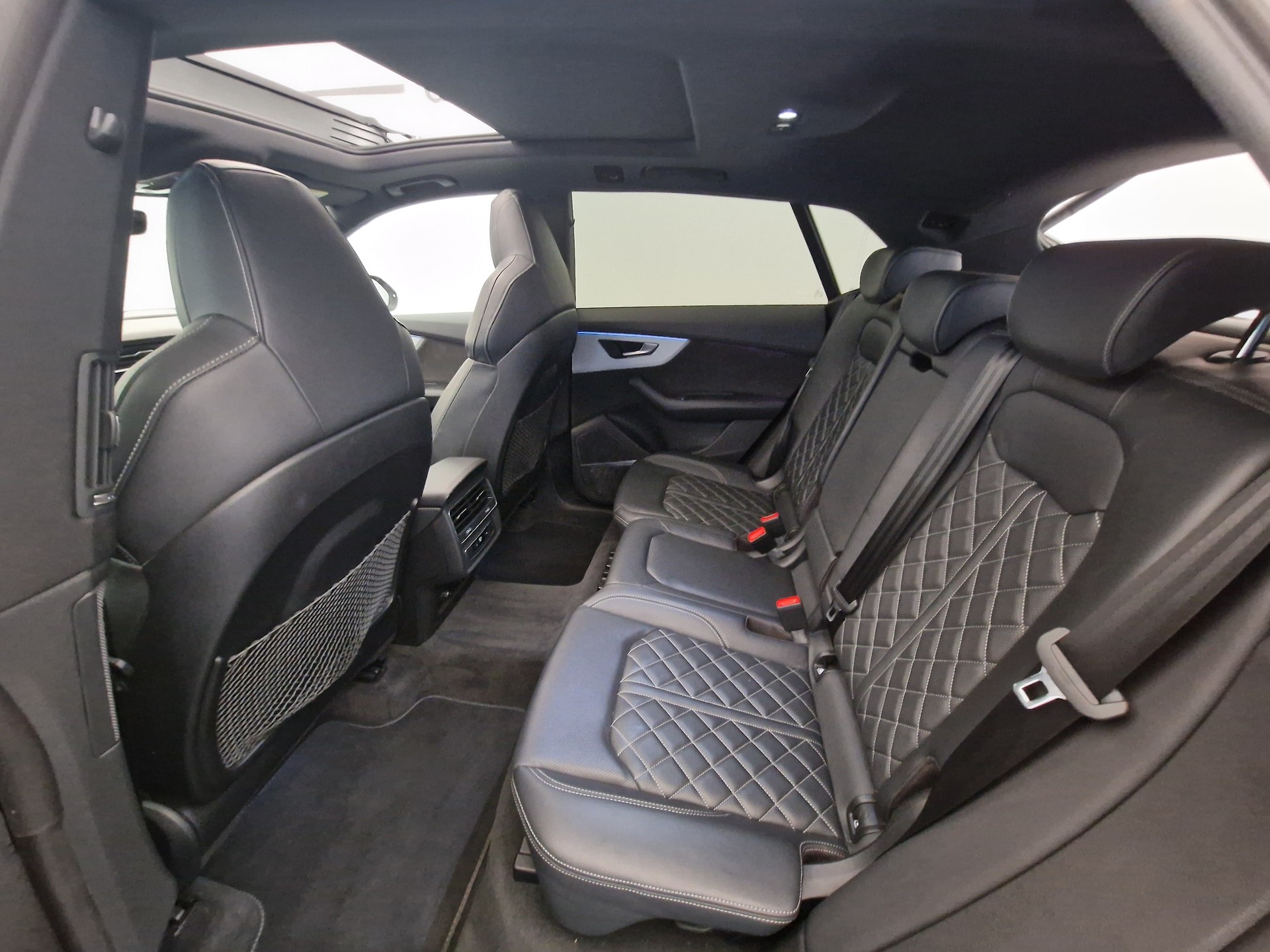 AUDI Q8 55 TFSI e quattro PHEV tiptronic-image-12