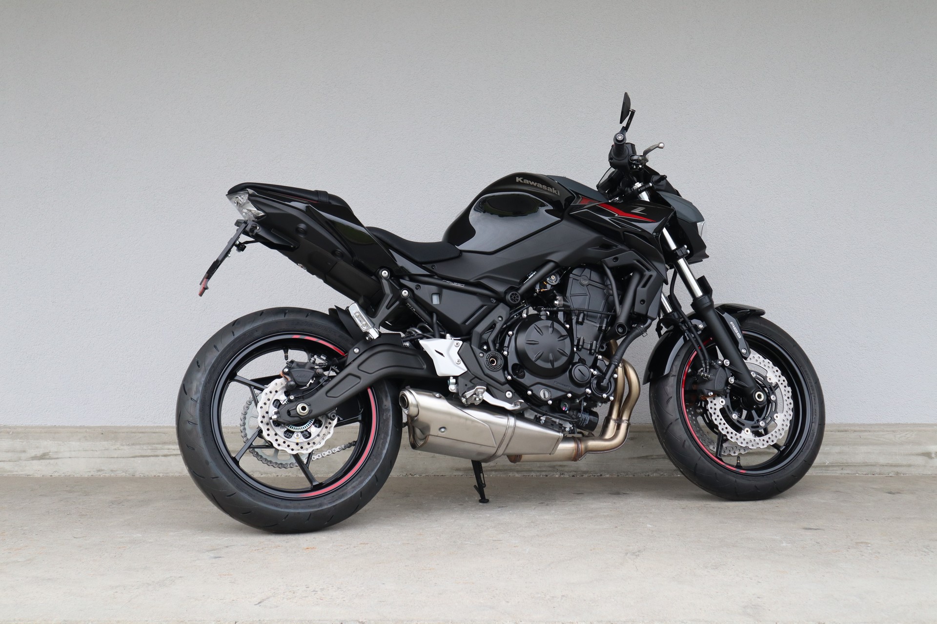 KAWASAKI Z 650-showroom-element-3
