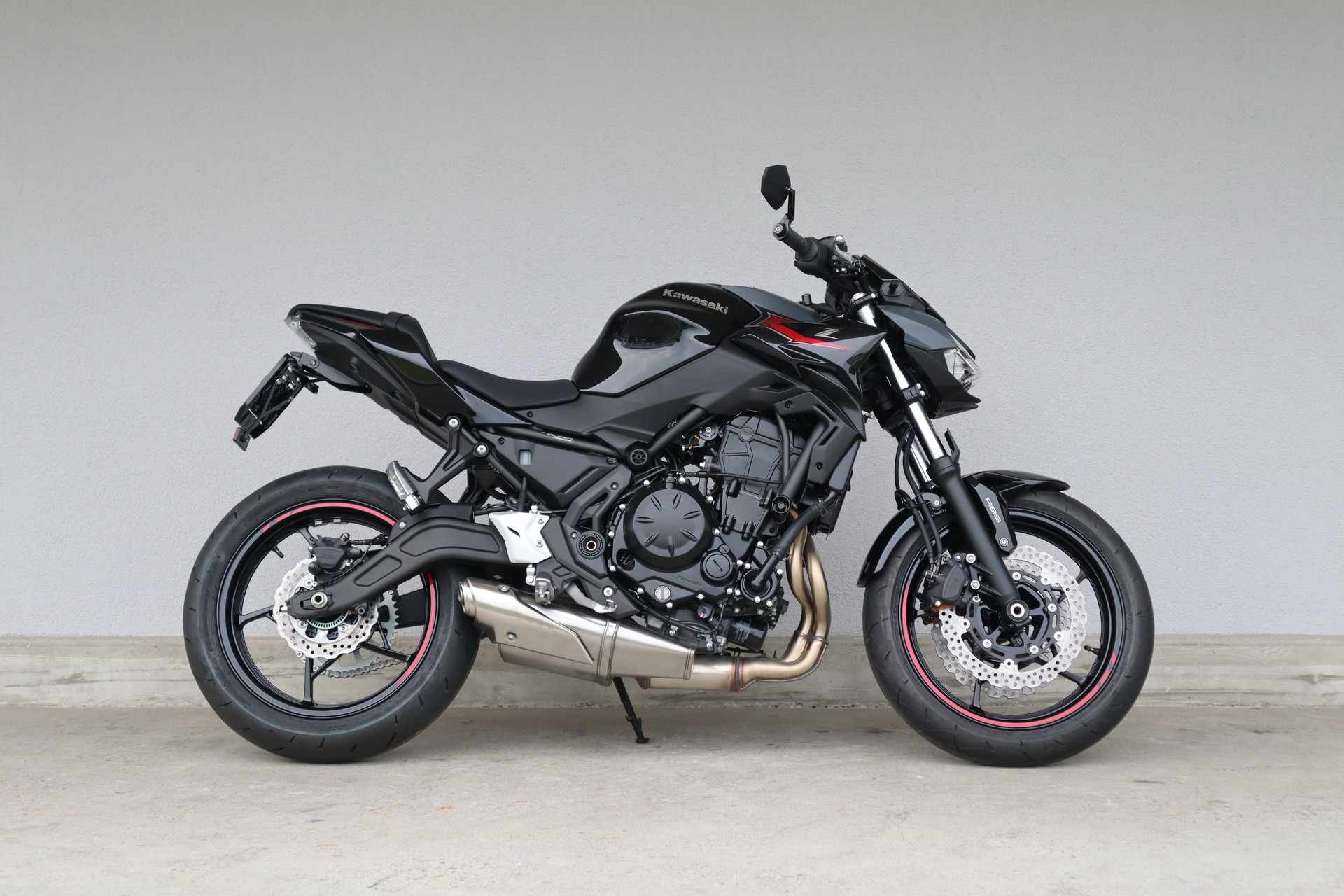 KAWASAKI Z 650-showroom-element-1
