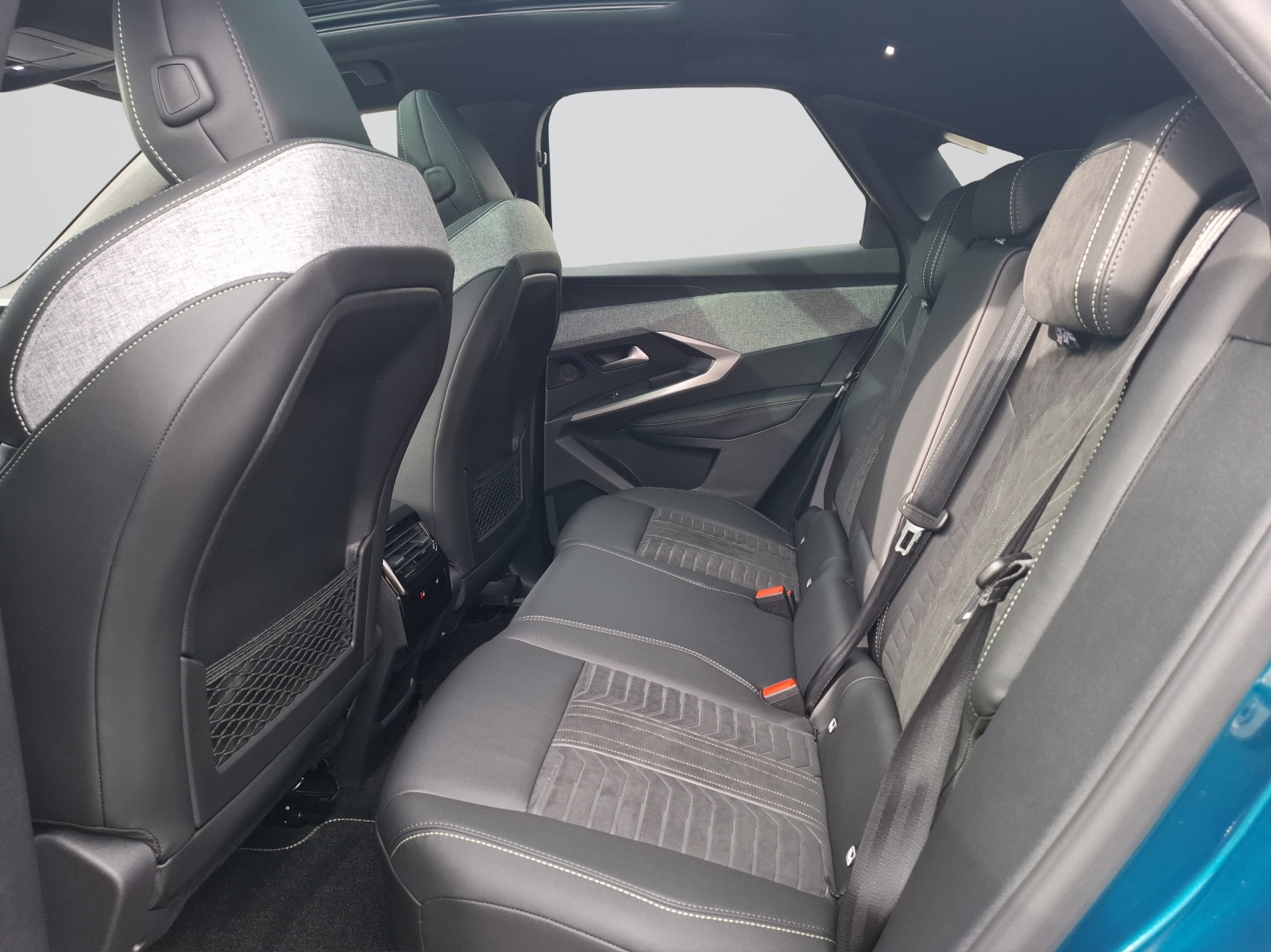 PEUGEOT 3008 NEW 195 e-DCS GT-image-7