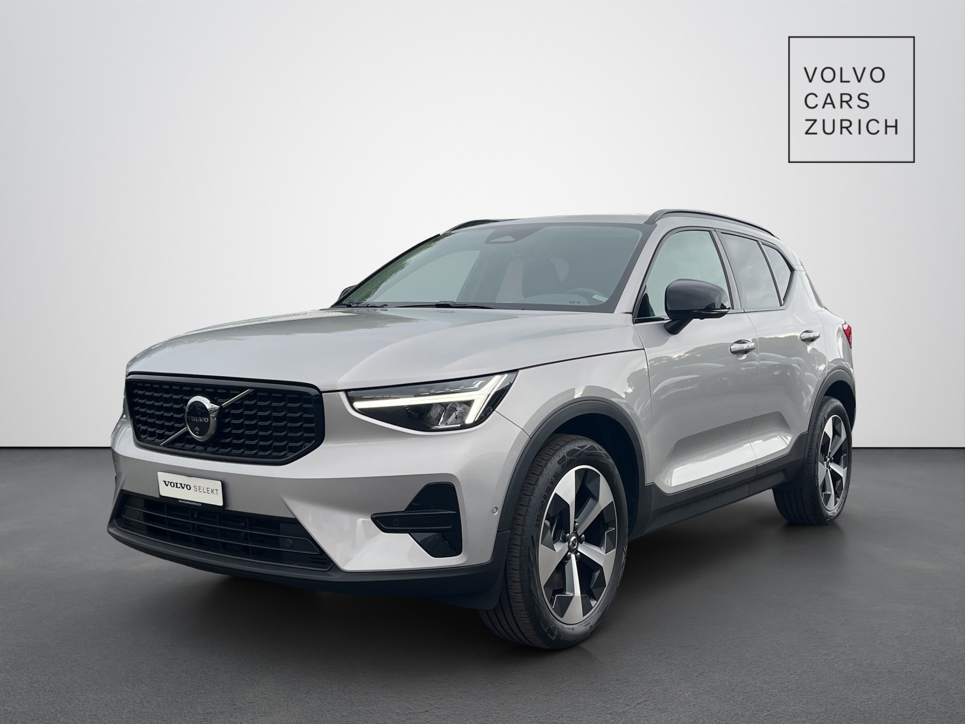 VOLVO XC40 2.0 B4 MH Plus Dark-image-0