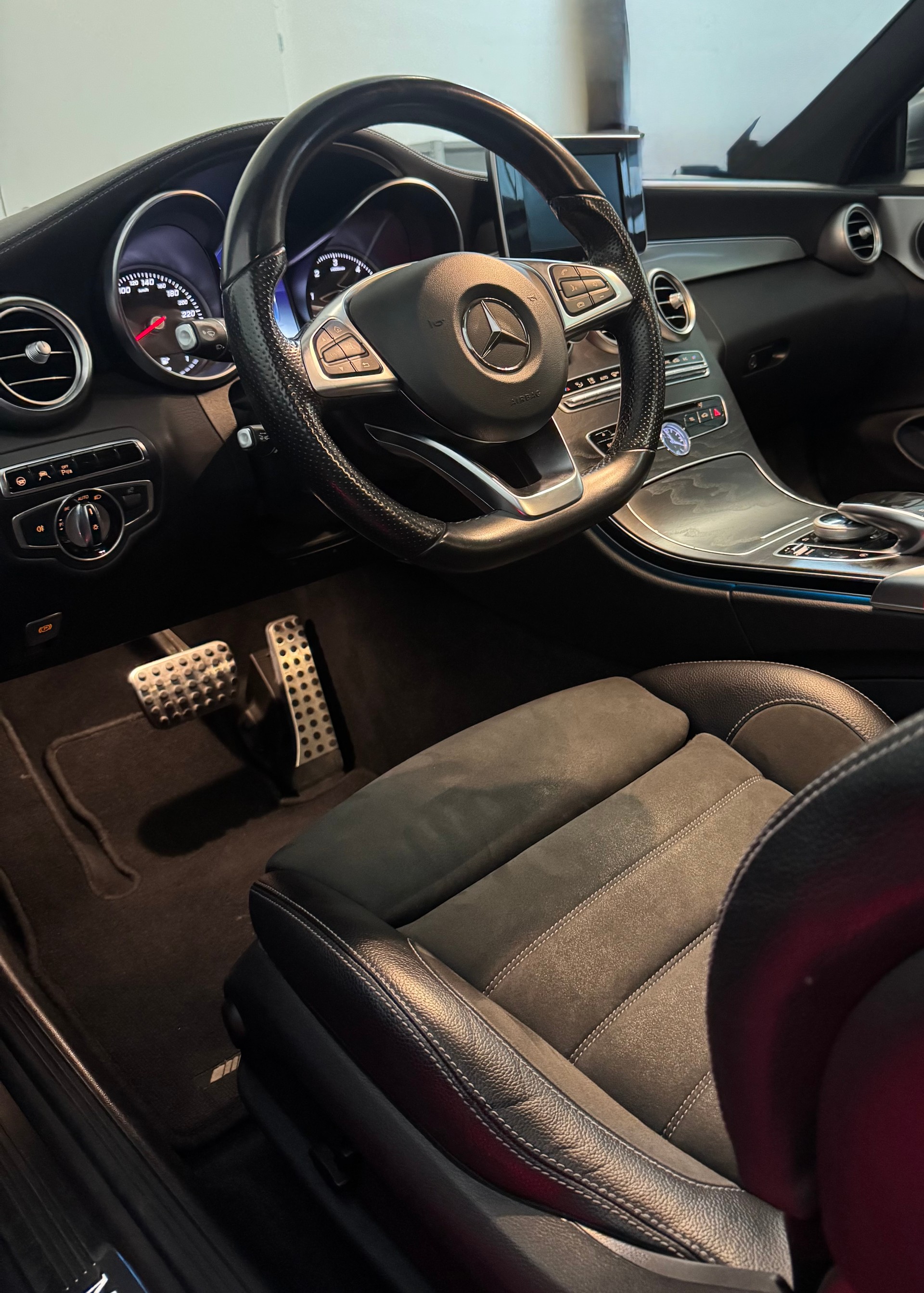 MERCEDES-BENZ C 250 d AMG Line Coupé 9G-Tronic-image-4