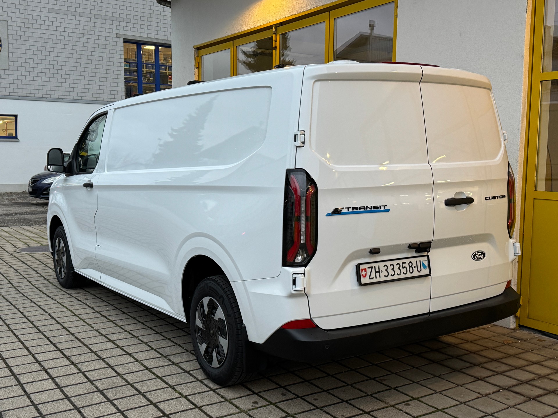 FORD Transit Custom Van 340 L2H1 65kWh Trend 🆕-image-2