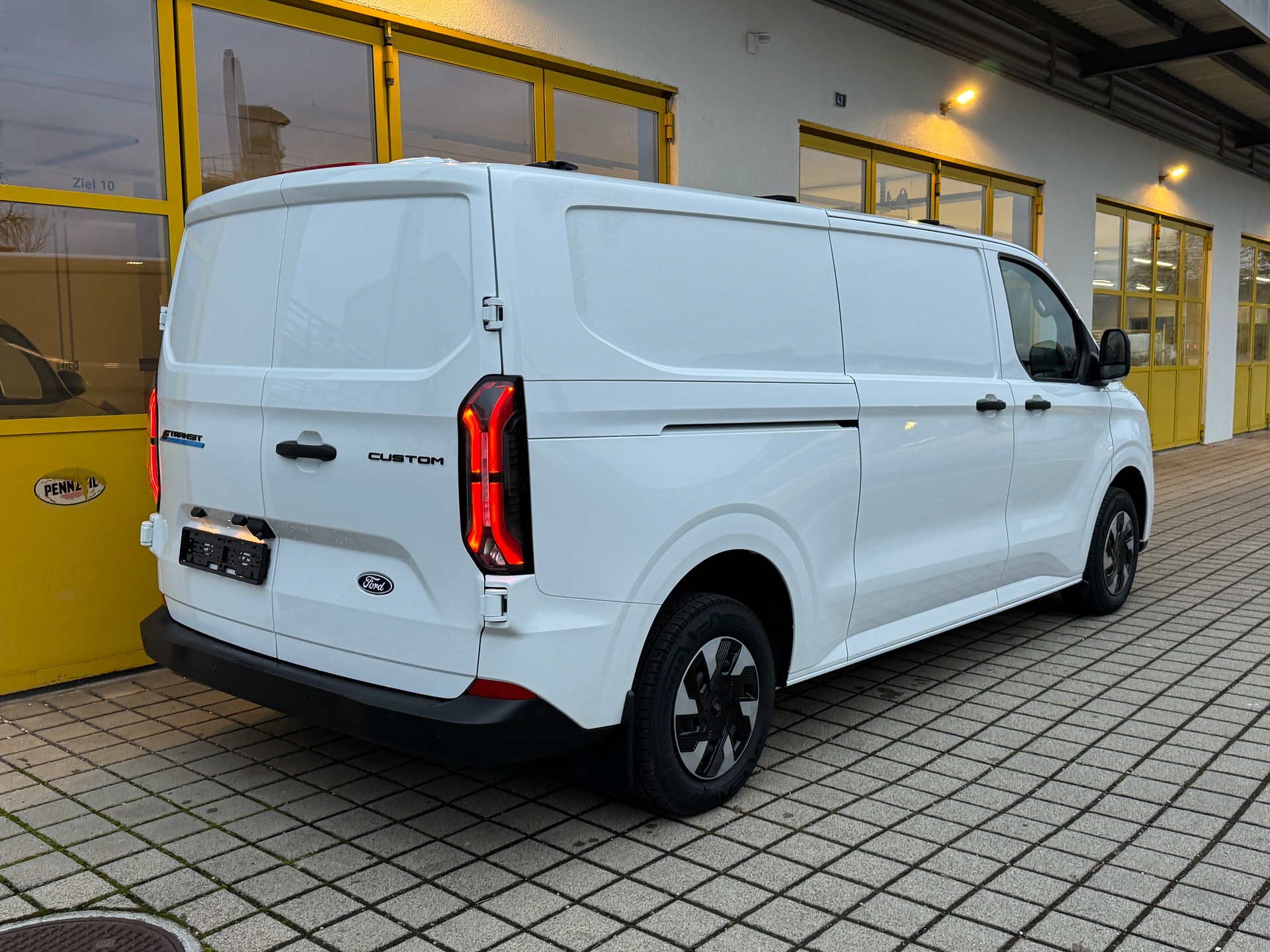 FORD Transit Custom Van 340 L2H1 65kWh Trend 🆕-image-3