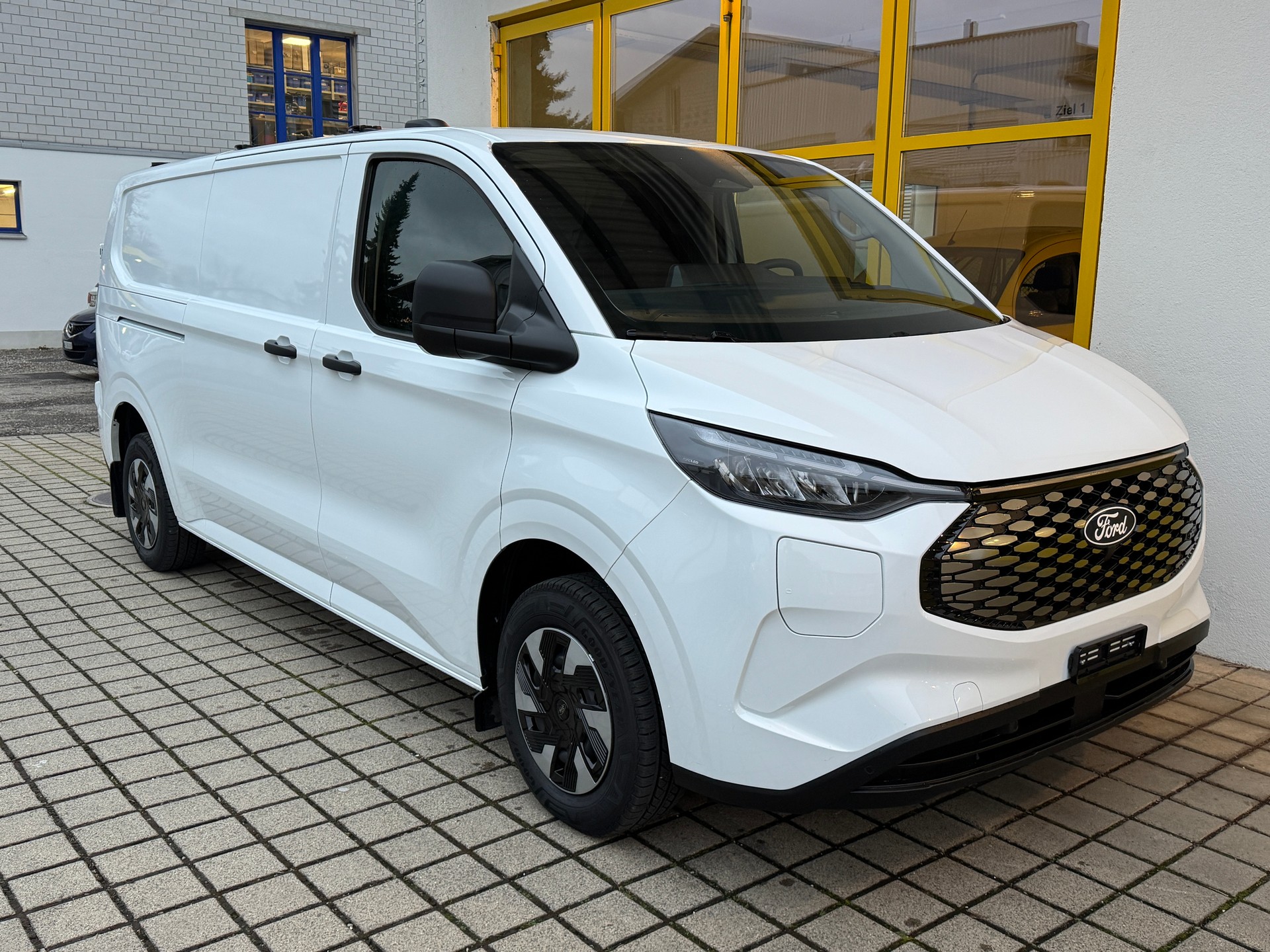 FORD Transit Custom Van 340 L2H1 65kWh Trend 🆕-image-4