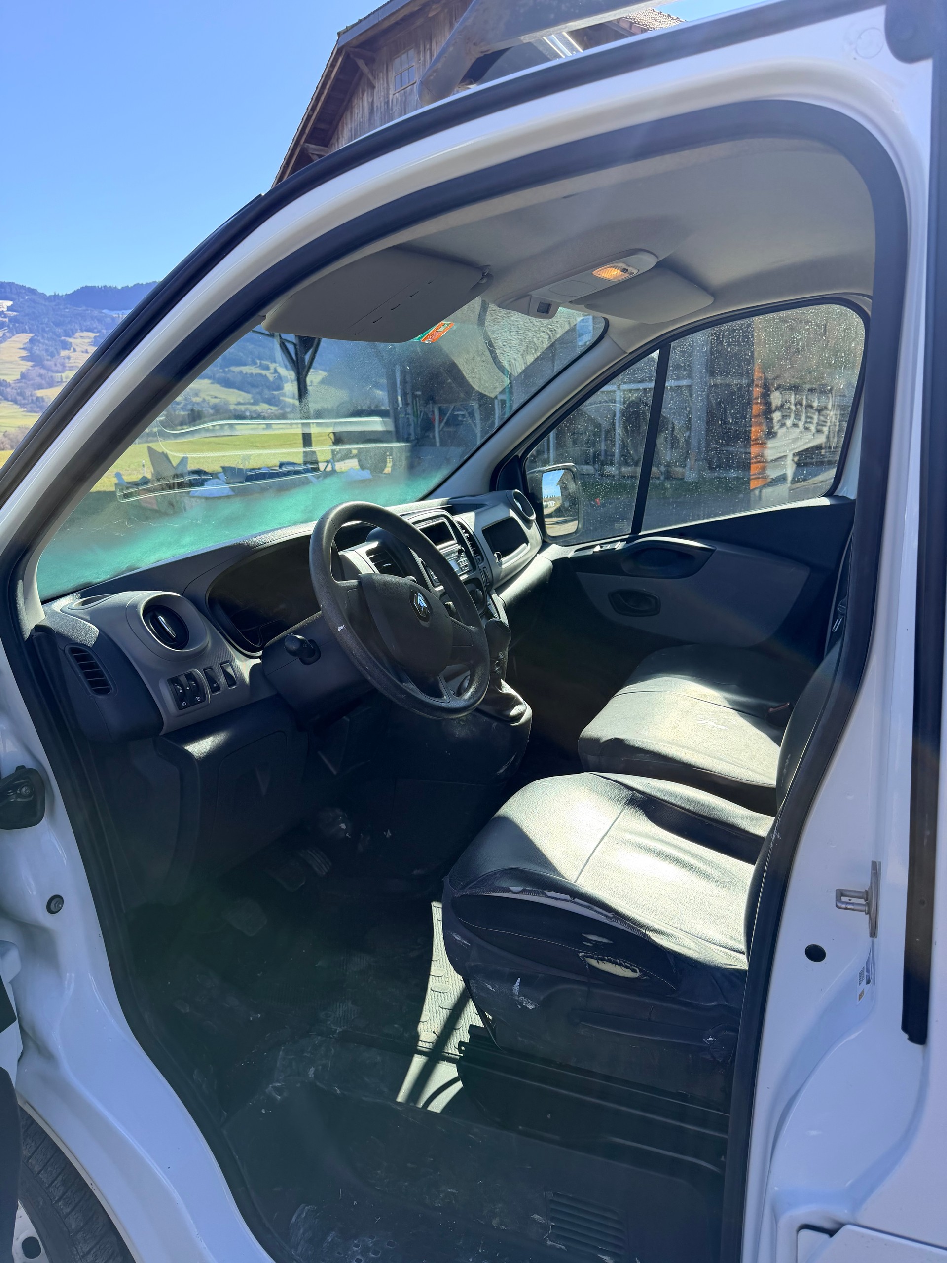RENAULT Trafic 1.6 dCi 95 2.7t Access L1H1-image-4