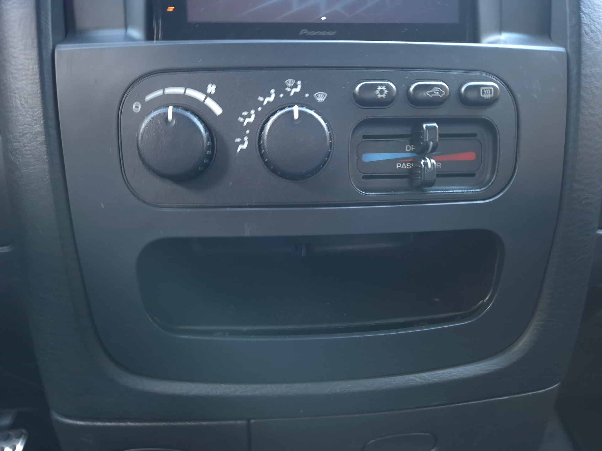 DODGE Ram 1500 SRT-10-image-20