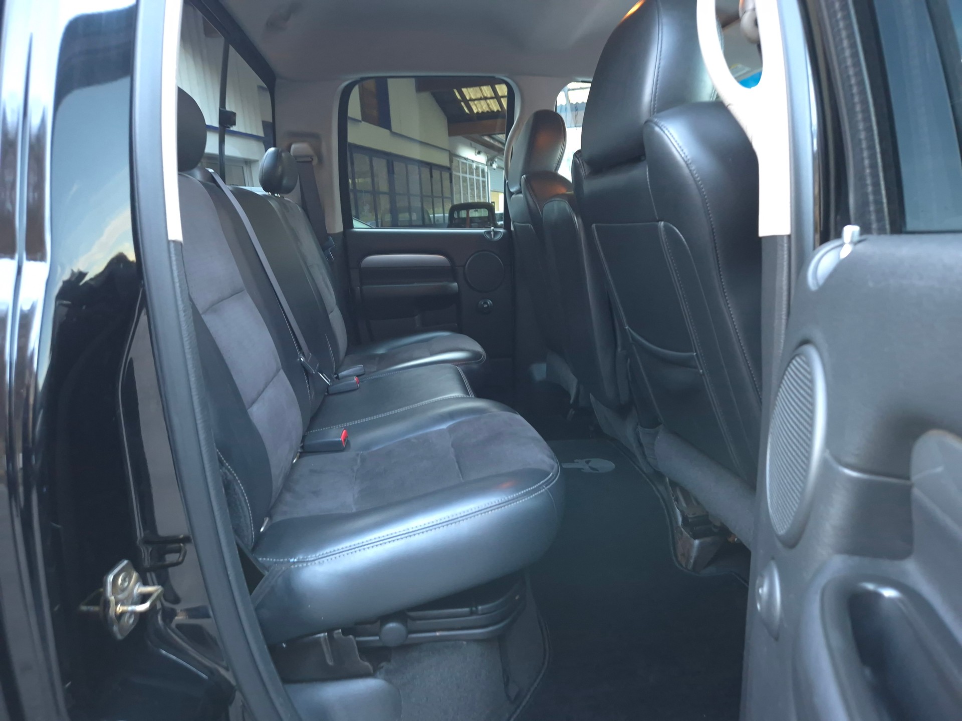 DODGE Ram 1500 SRT-10-image-23